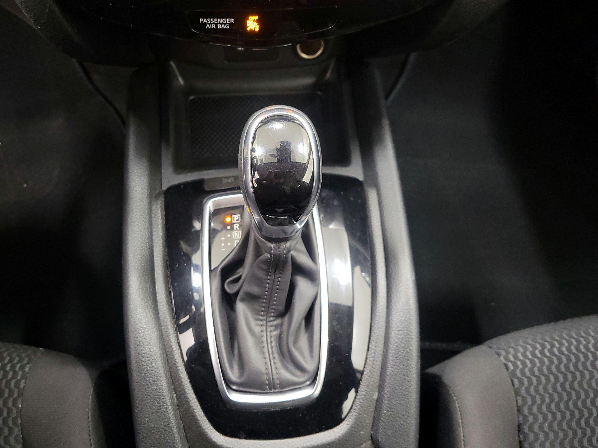 Thumbnail: 2020 Nissan Rogue Sport - 17