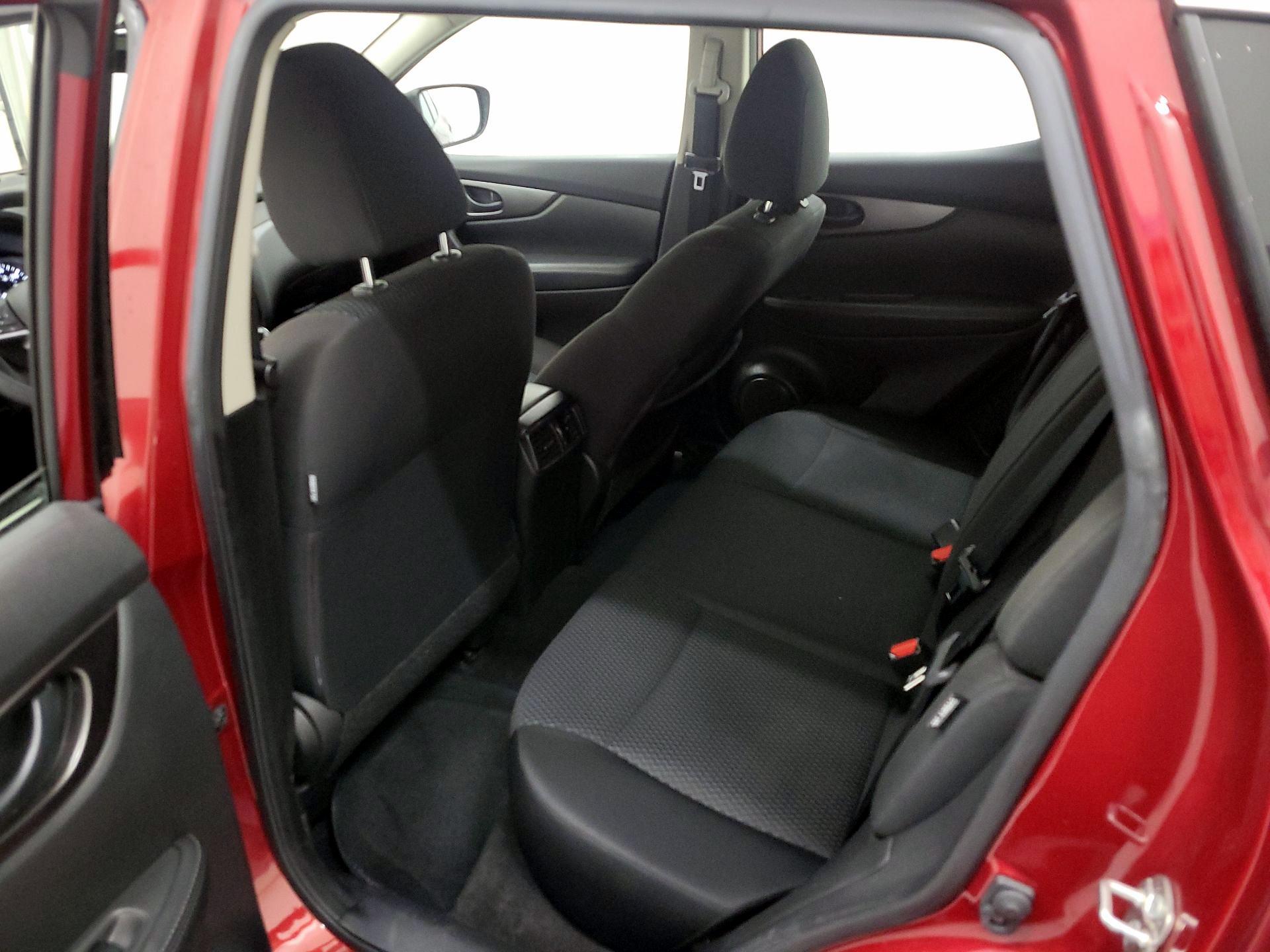 Thumbnail: 2020 Nissan Rogue Sport - 19