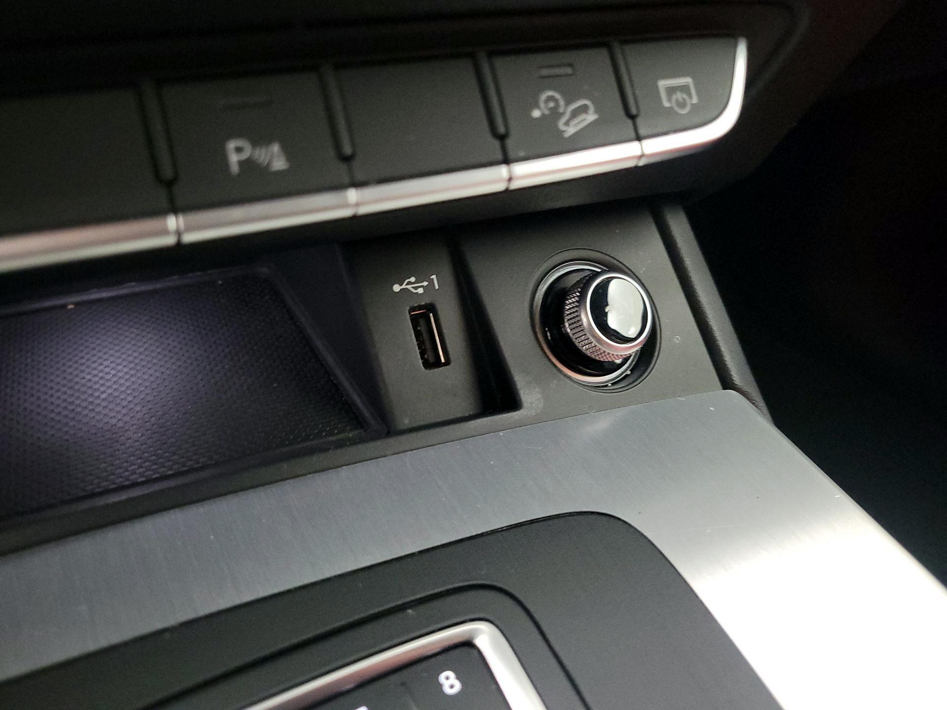 Thumbnail: 2019 Audi SQ5 - 19