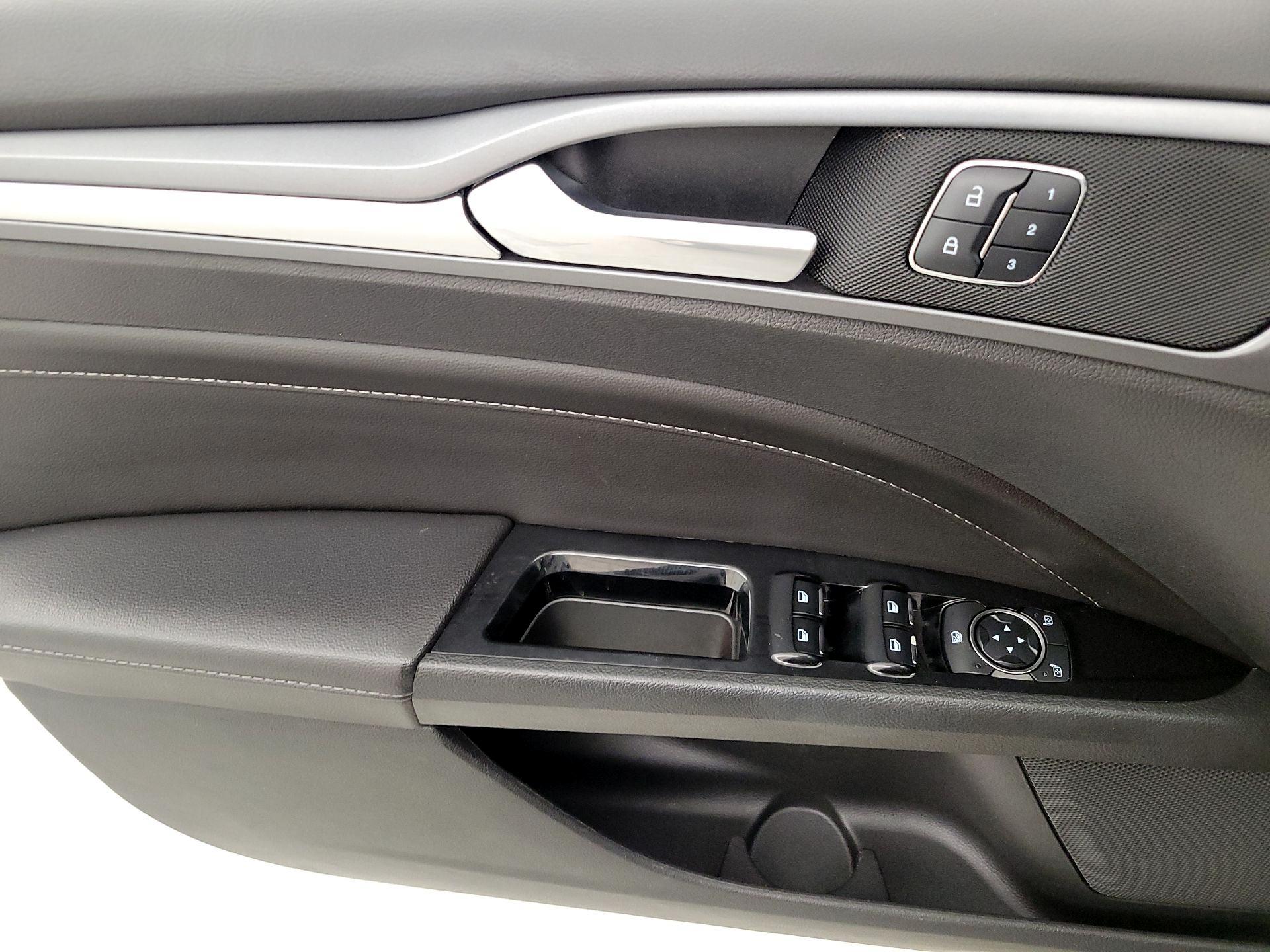 Thumbnail: 2015 Ford Fusion - 12