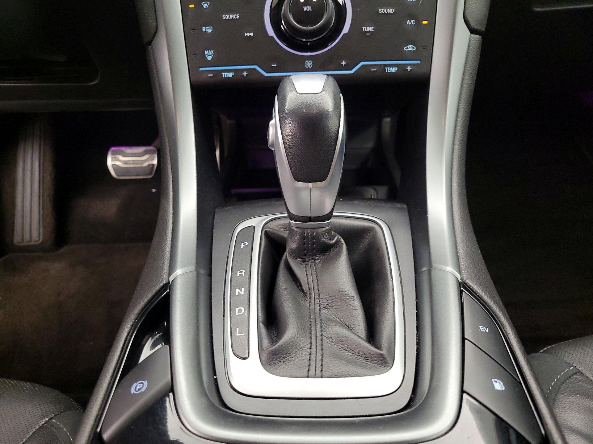 Thumbnail: 2015 Ford Fusion - 17