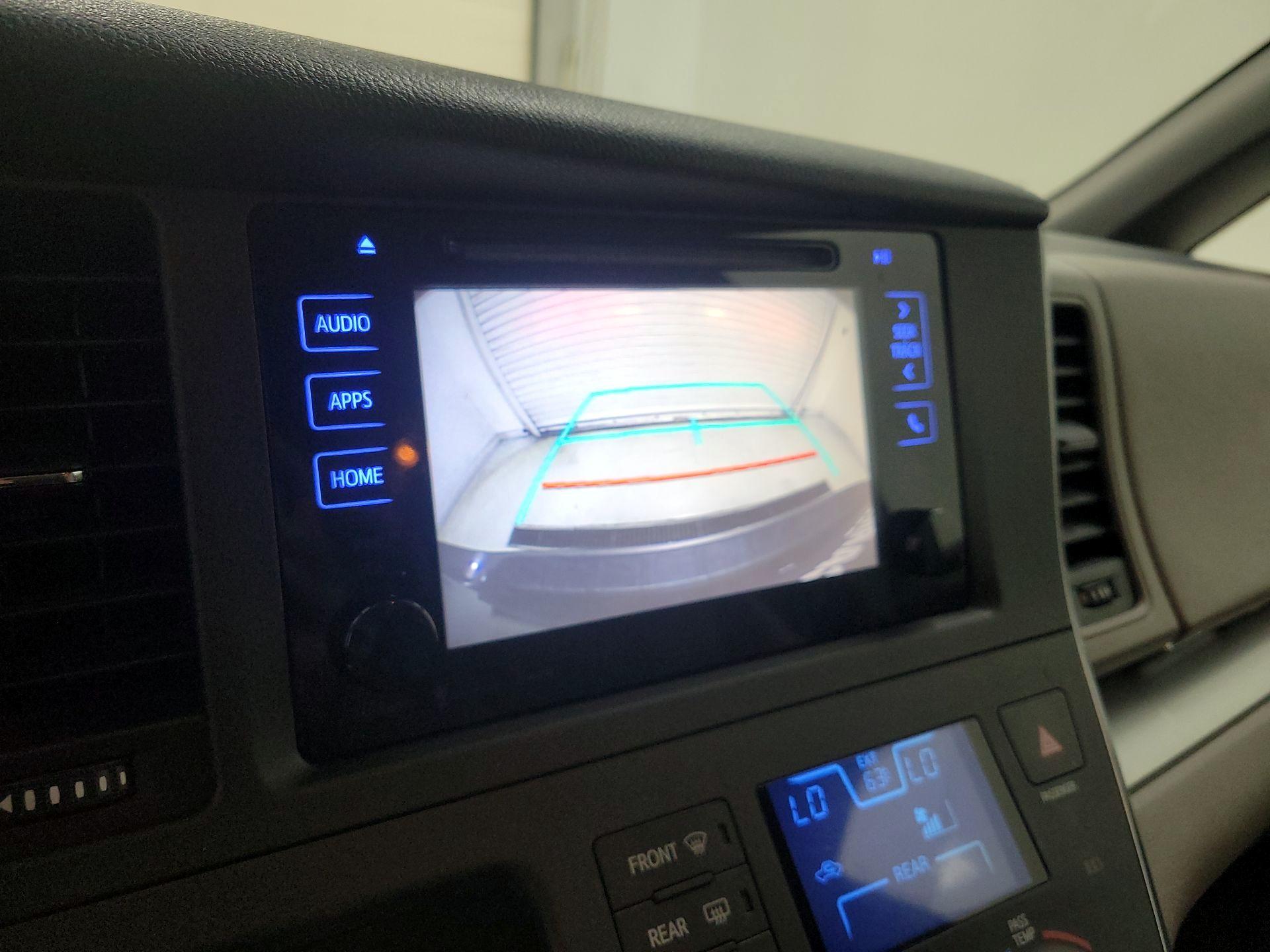 Thumbnail: 2017 Toyota Sienna - 14