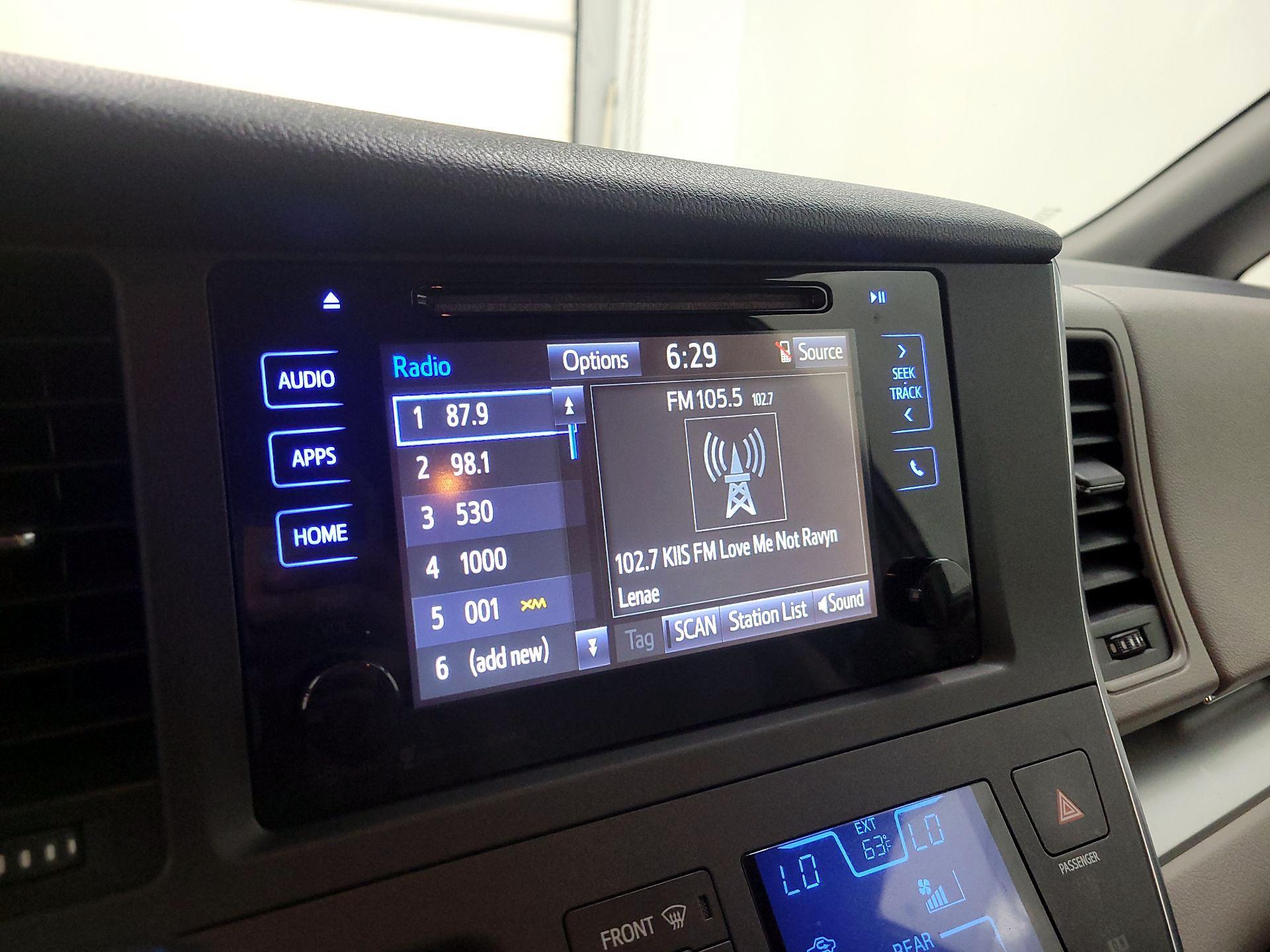 Thumbnail: 2017 Toyota Sienna - 15