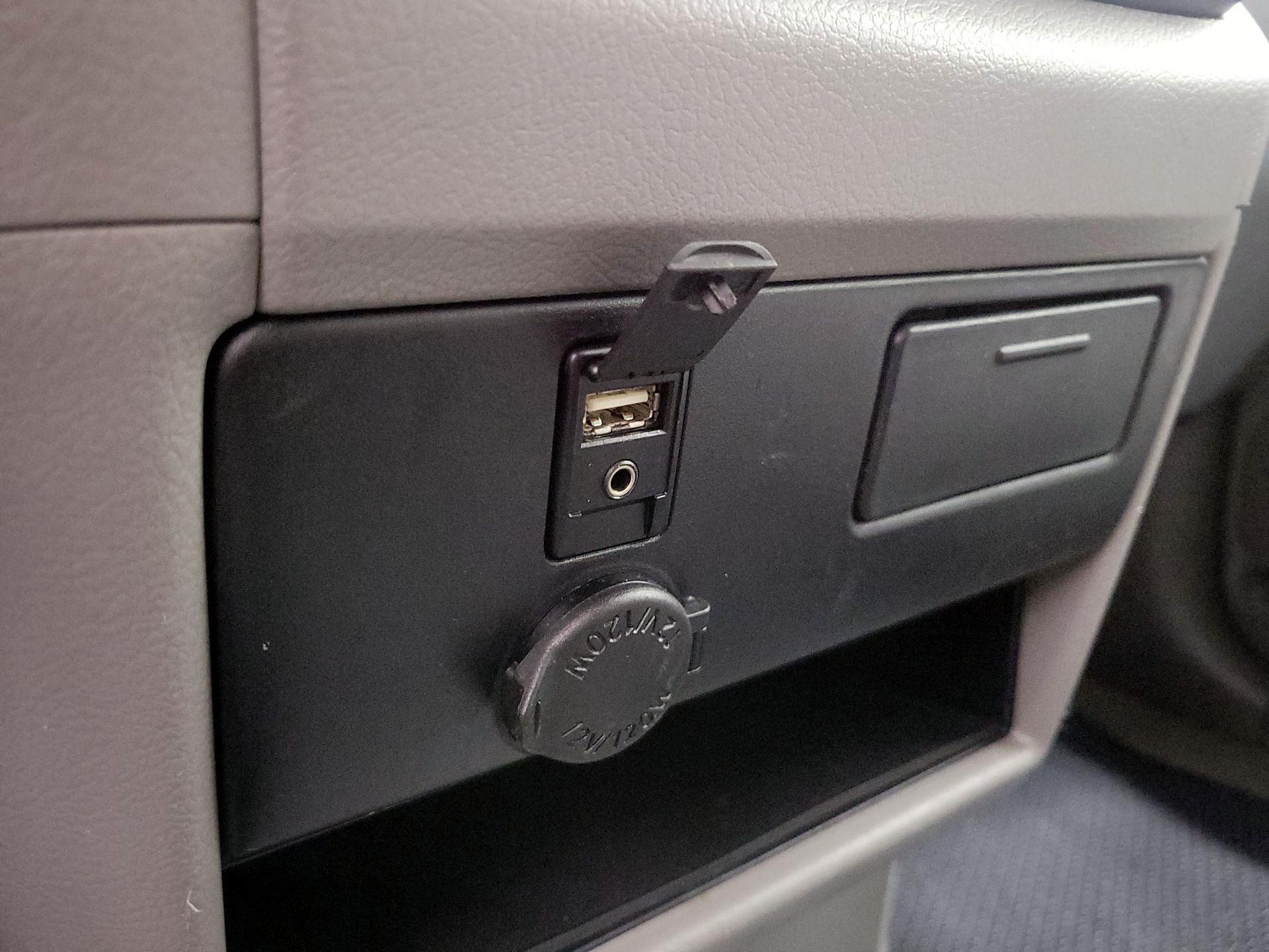 Thumbnail: 2017 Toyota Sienna - 18