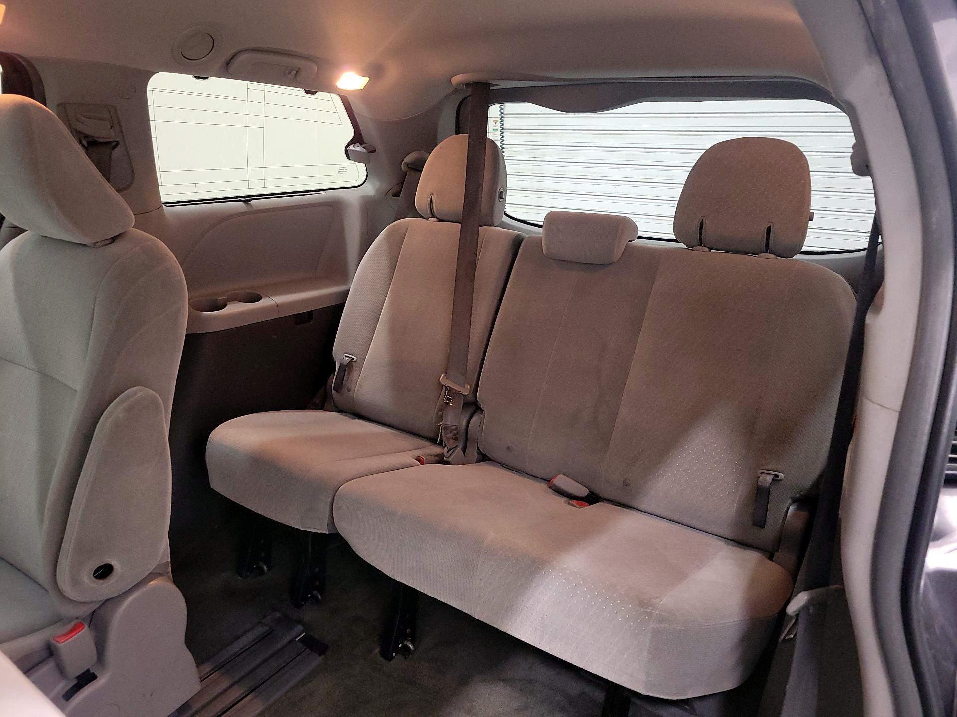 Thumbnail: 2017 Toyota Sienna - 20