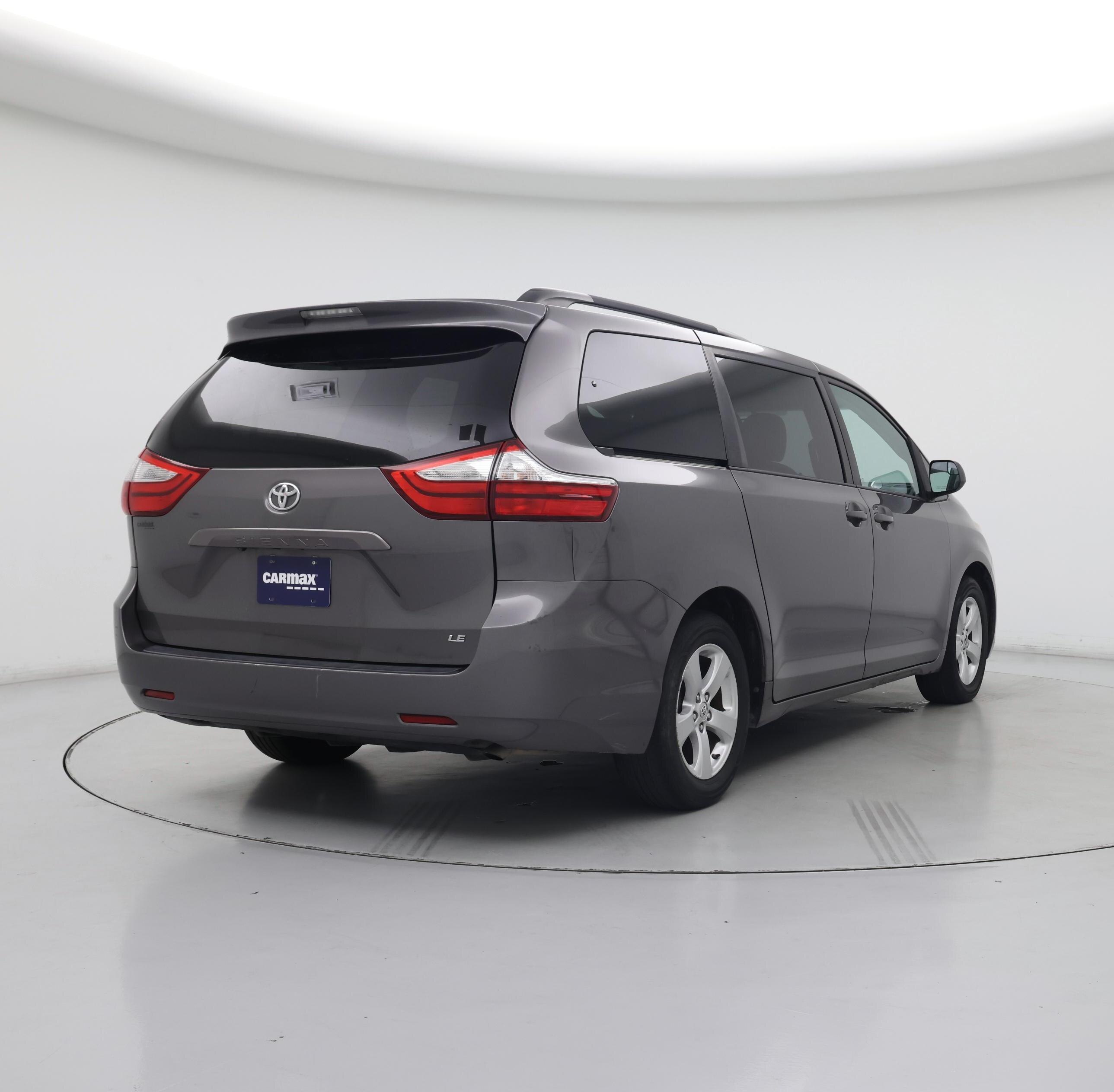 Thumbnail: 2017 Toyota Sienna - 8