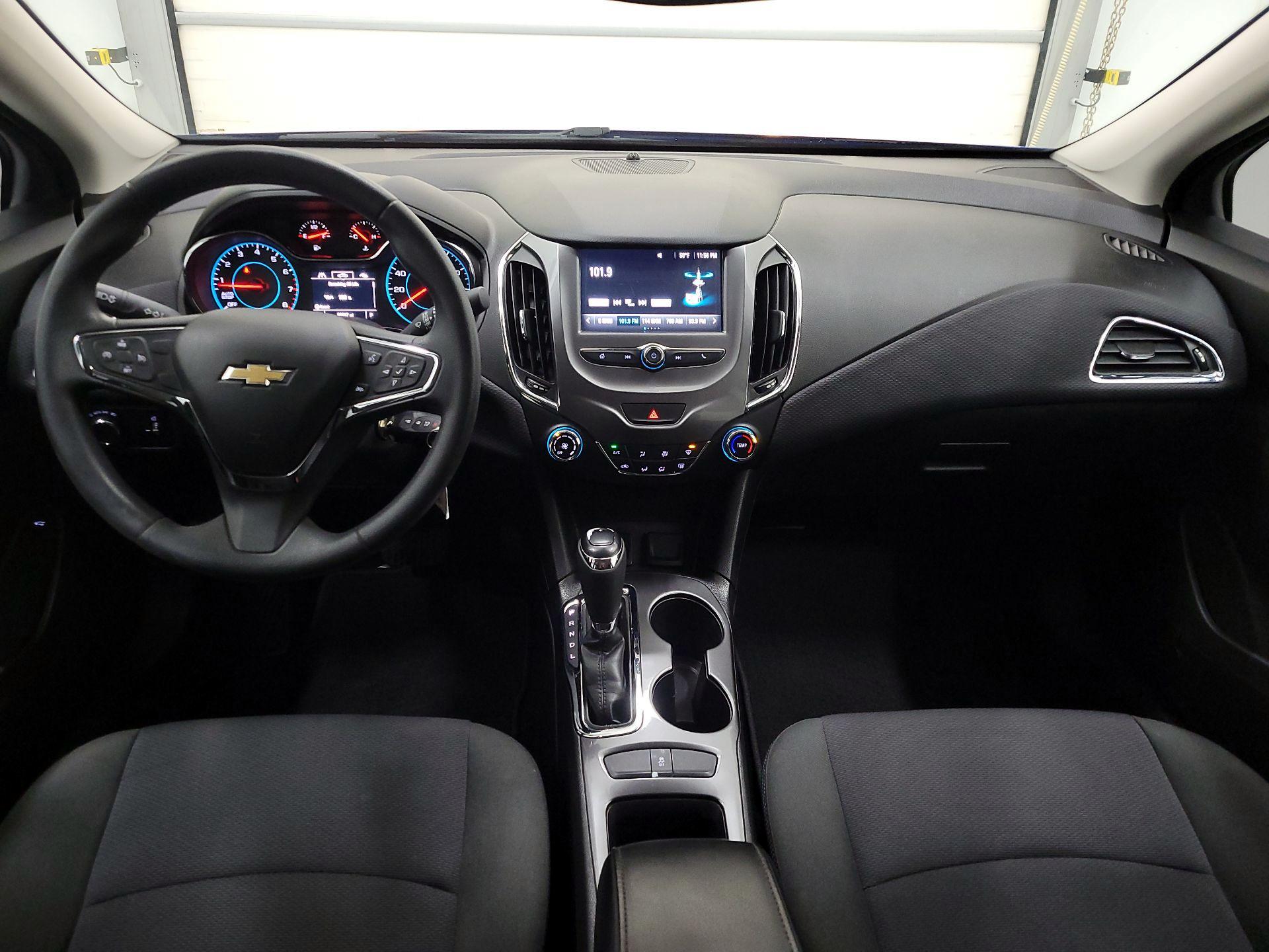 Thumbnail: 2017 Chevrolet Cruze - 9