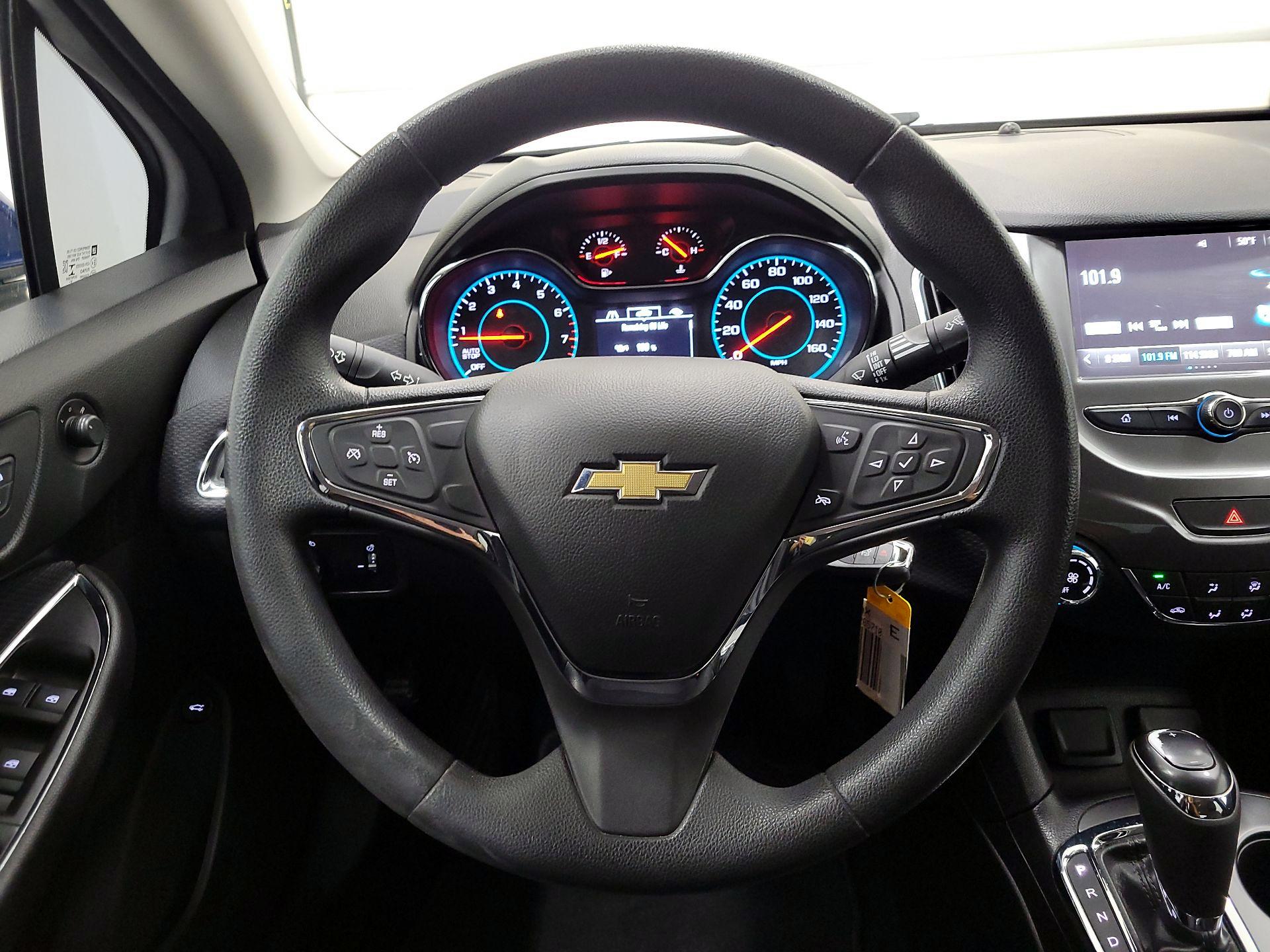Thumbnail: 2017 Chevrolet Cruze - 10