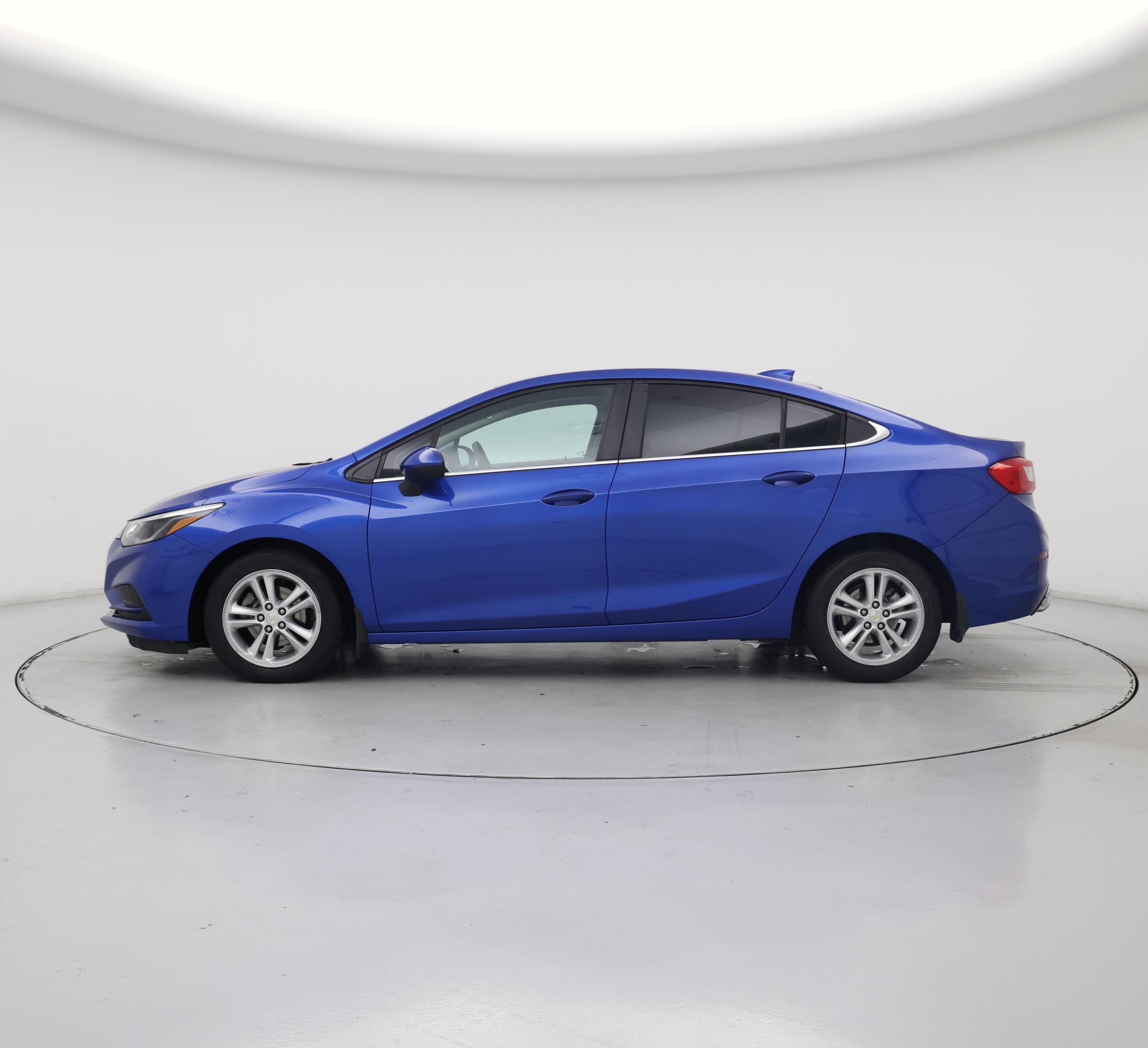Thumbnail: 2017 Chevrolet Cruze - 3