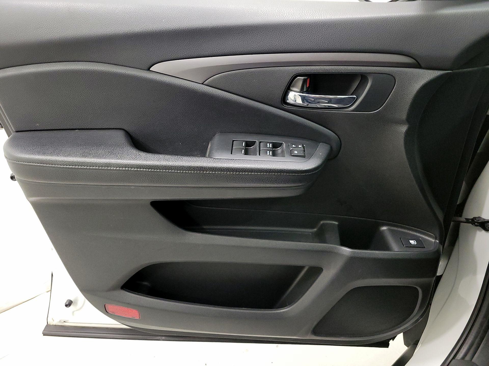 Thumbnail: 2020 Honda Pilot - 12