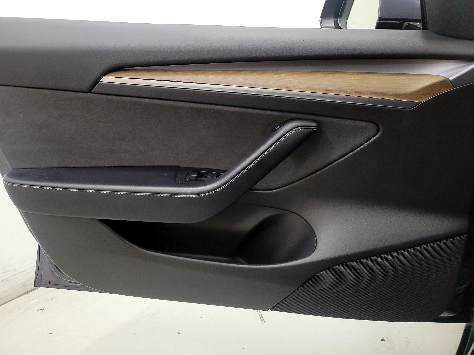 Thumbnail: 2022 Tesla Model 3 - 12