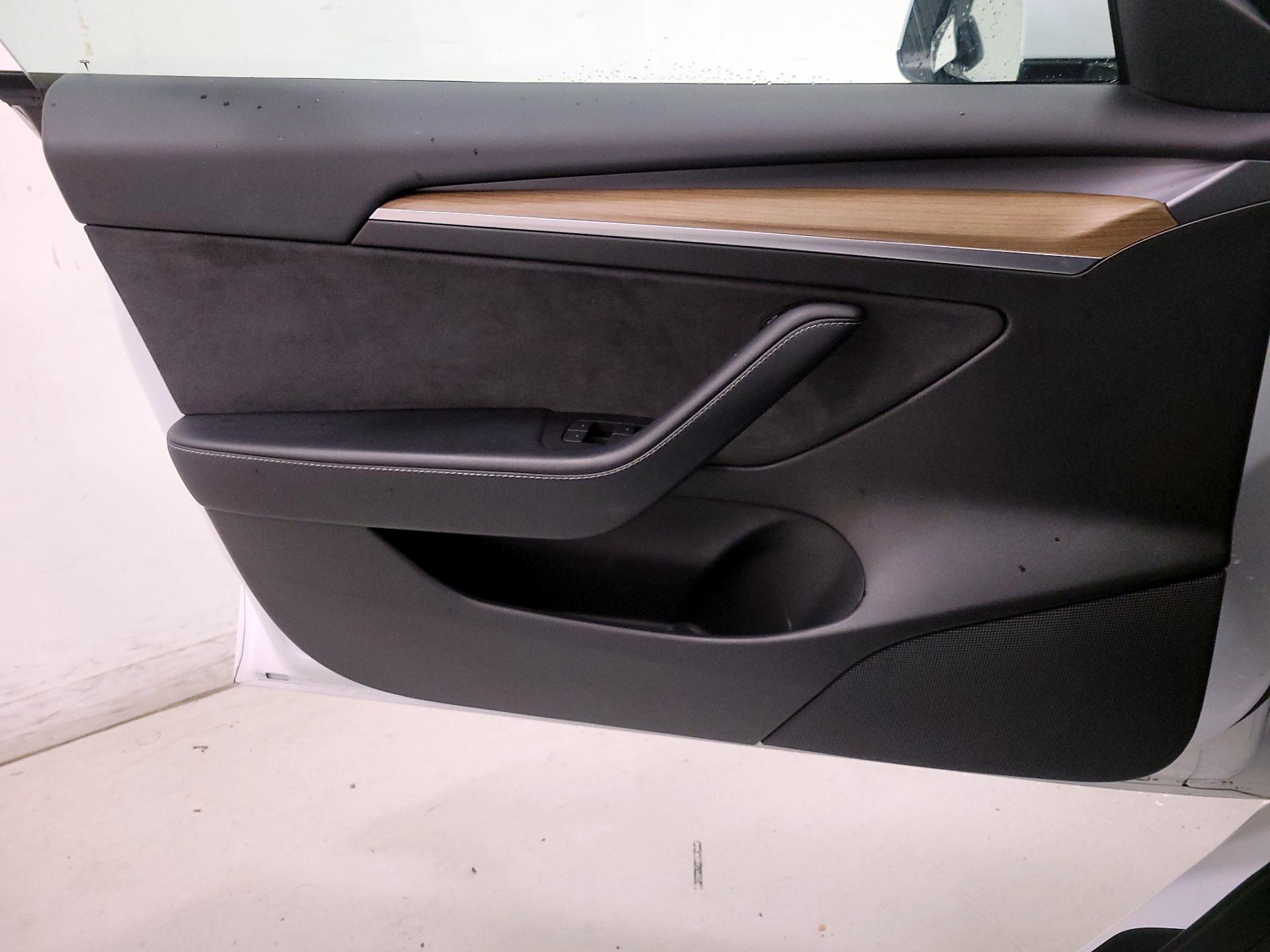 Thumbnail: 2021 Tesla Model 3 - 12