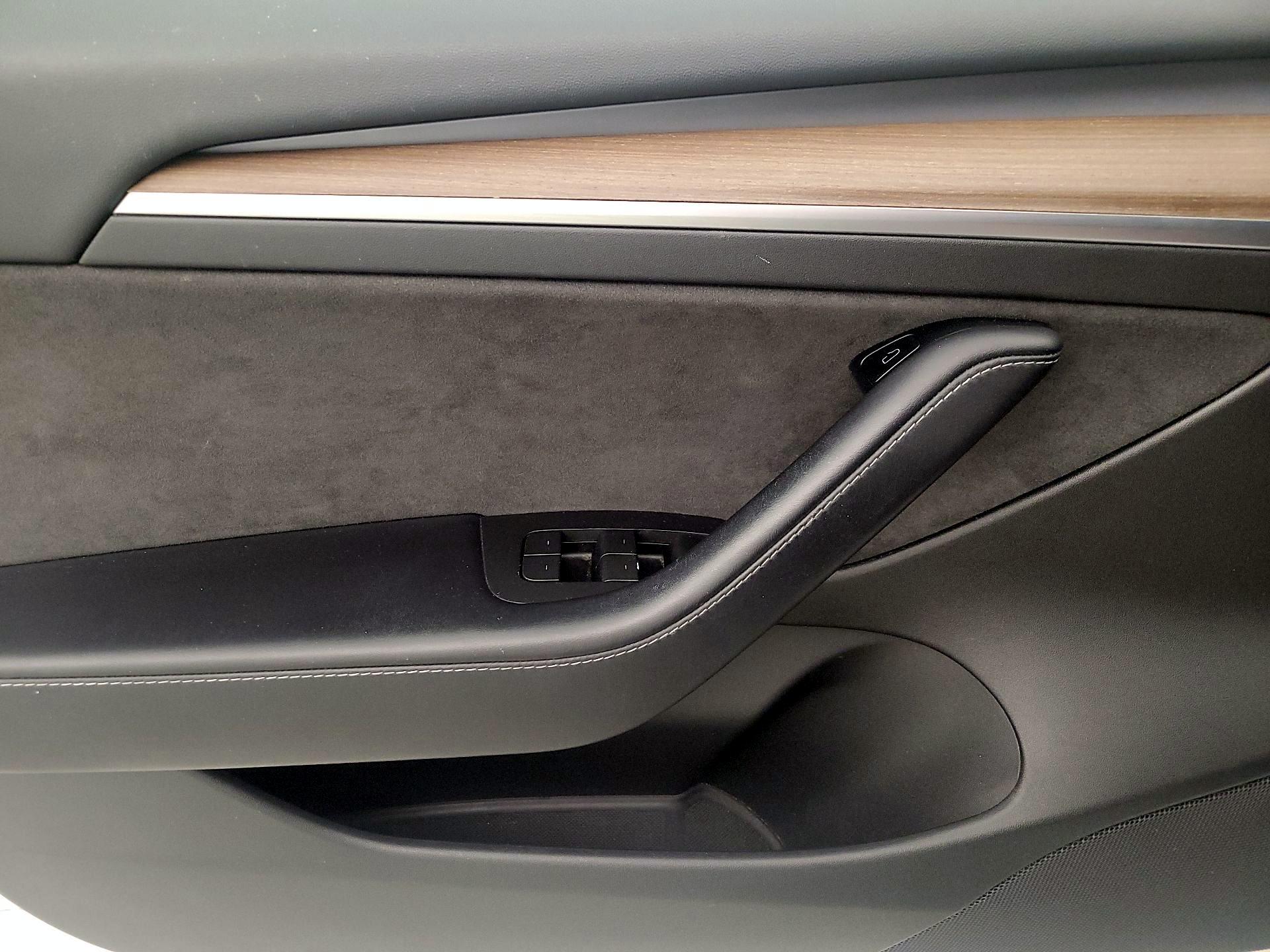 Thumbnail: 2022 Tesla Model 3 - 12