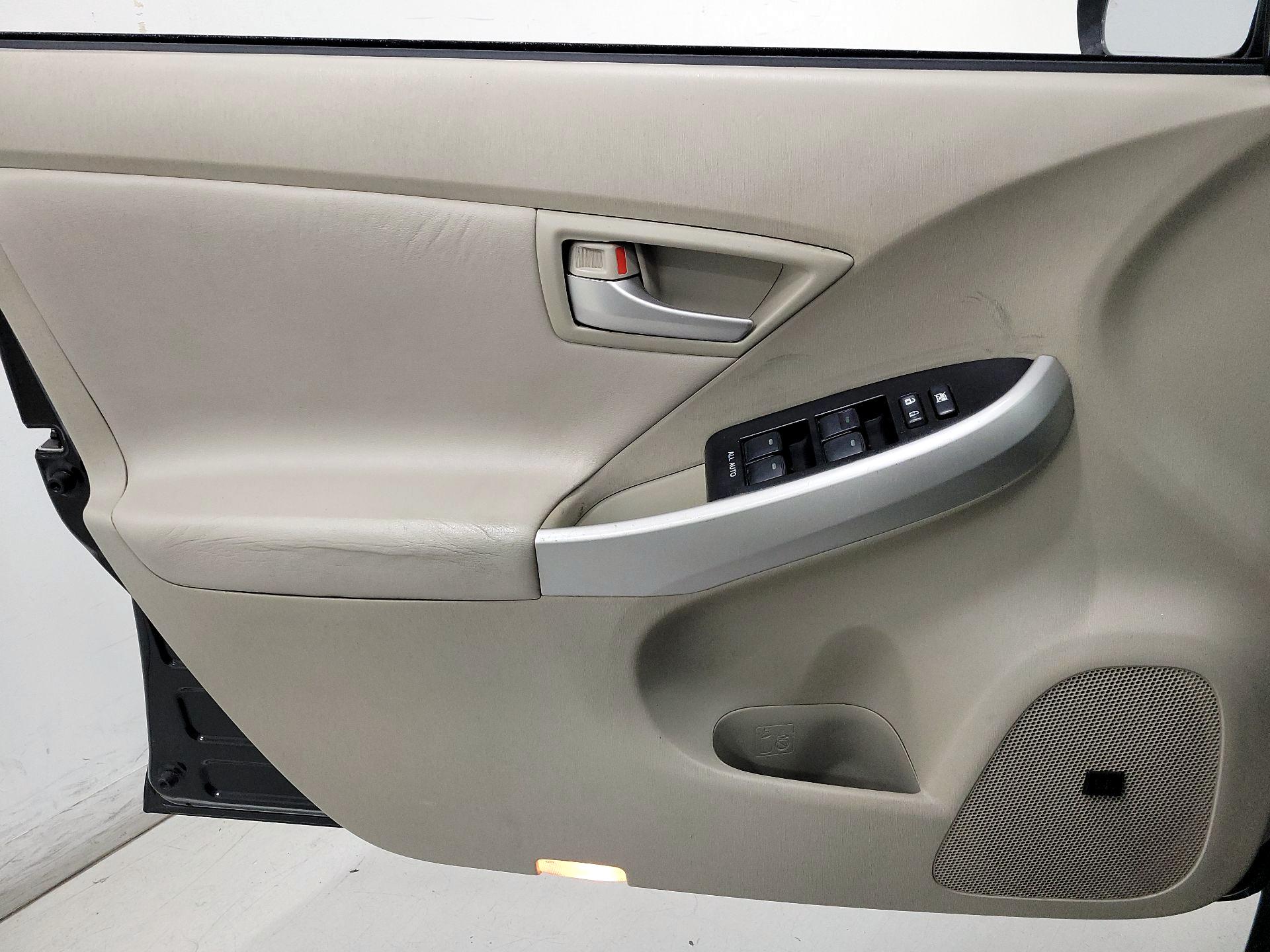 Thumbnail: 2014 Toyota Prius - 12