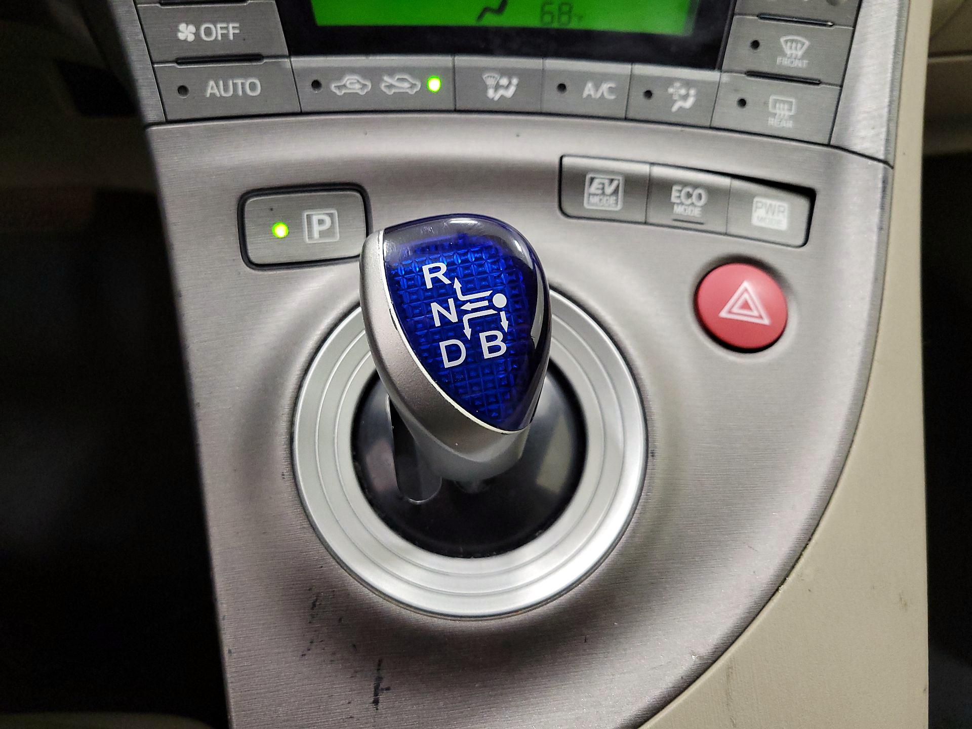 Thumbnail: 2014 Toyota Prius - 18
