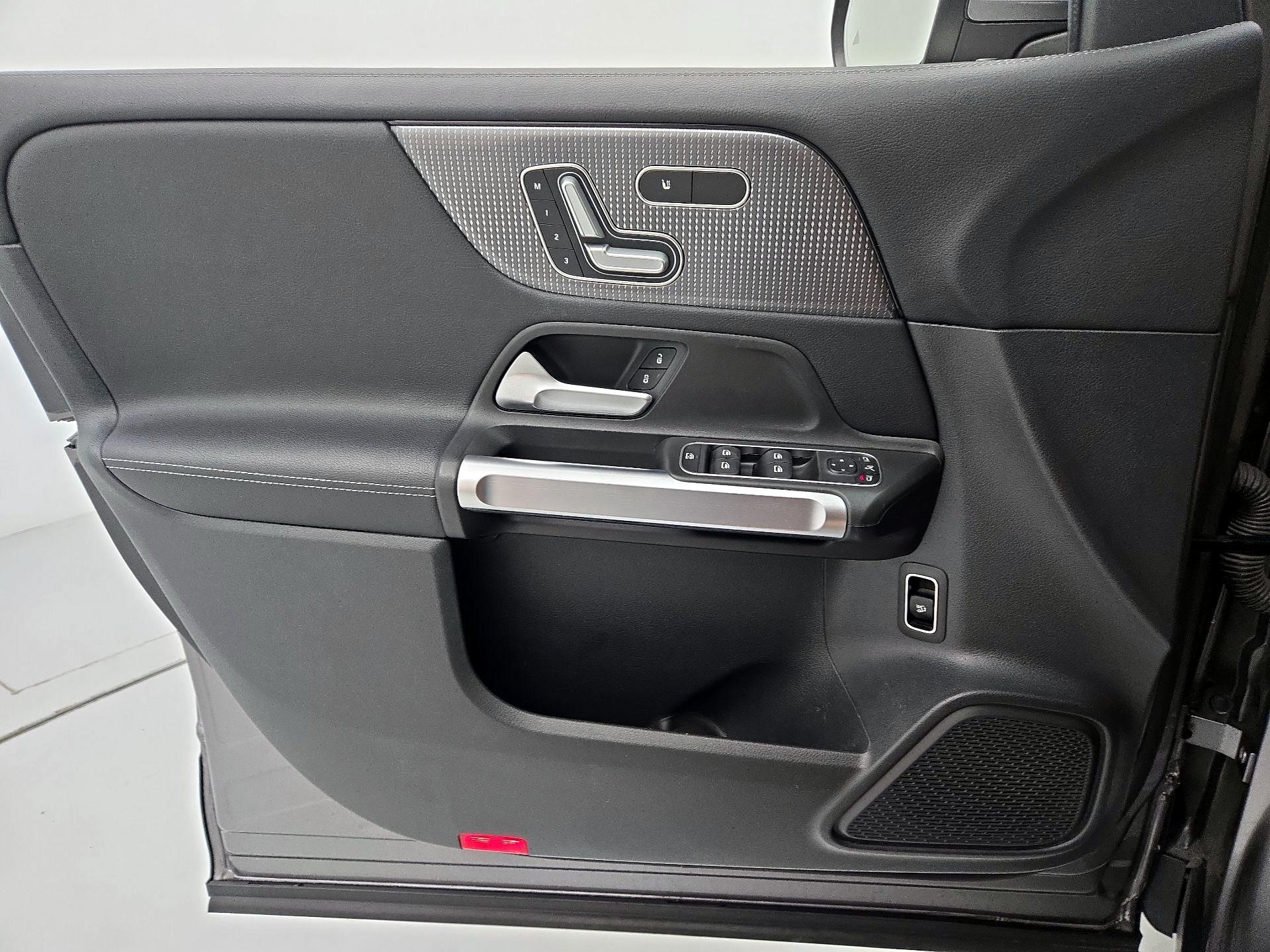 Thumbnail: 2022 Mercedes-Benz GLB - 12