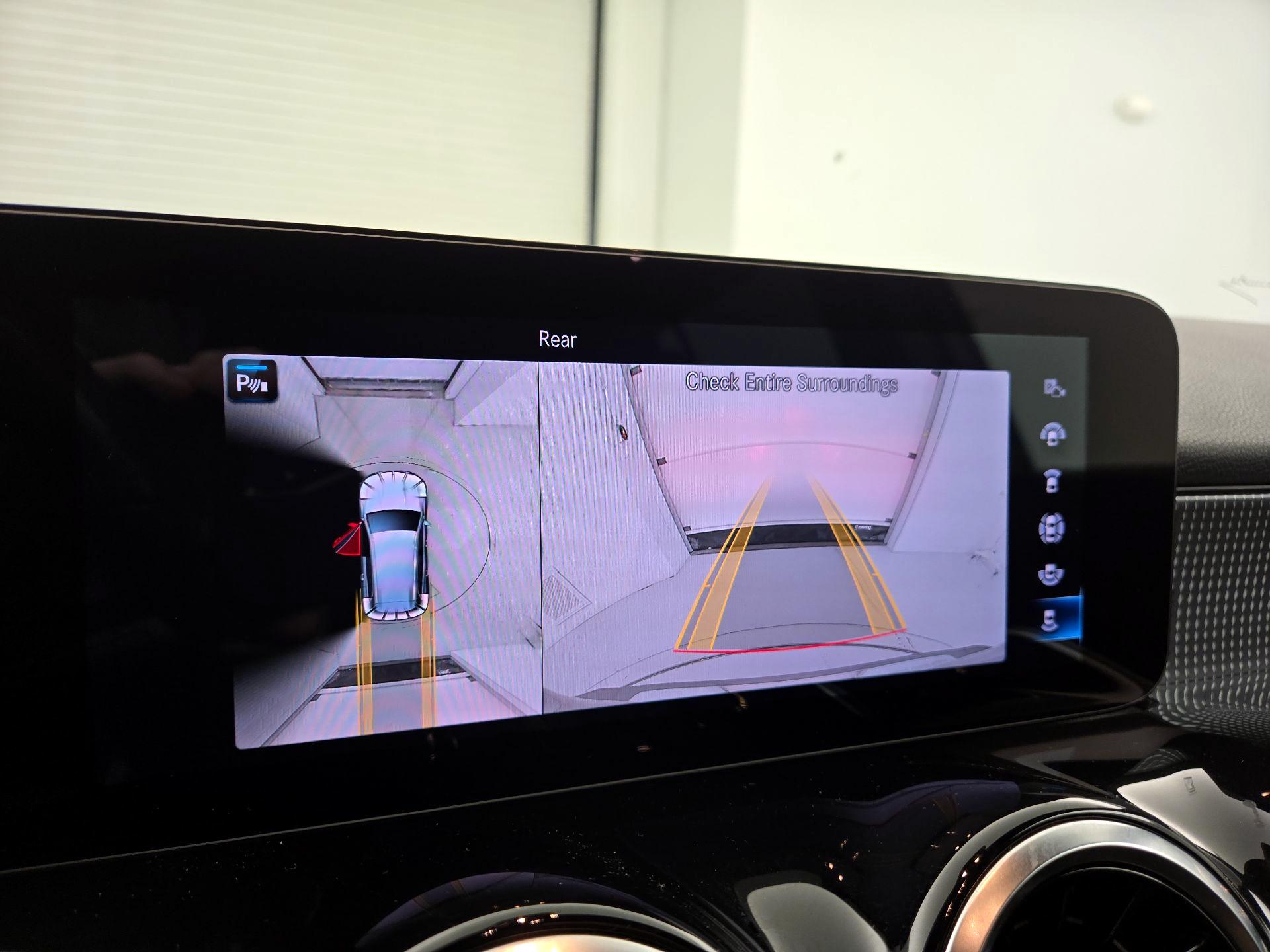 Thumbnail: 2022 Mercedes-Benz GLB - 14