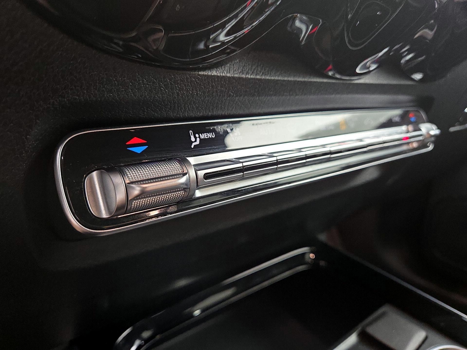 Thumbnail: 2022 Mercedes-Benz GLB - 16