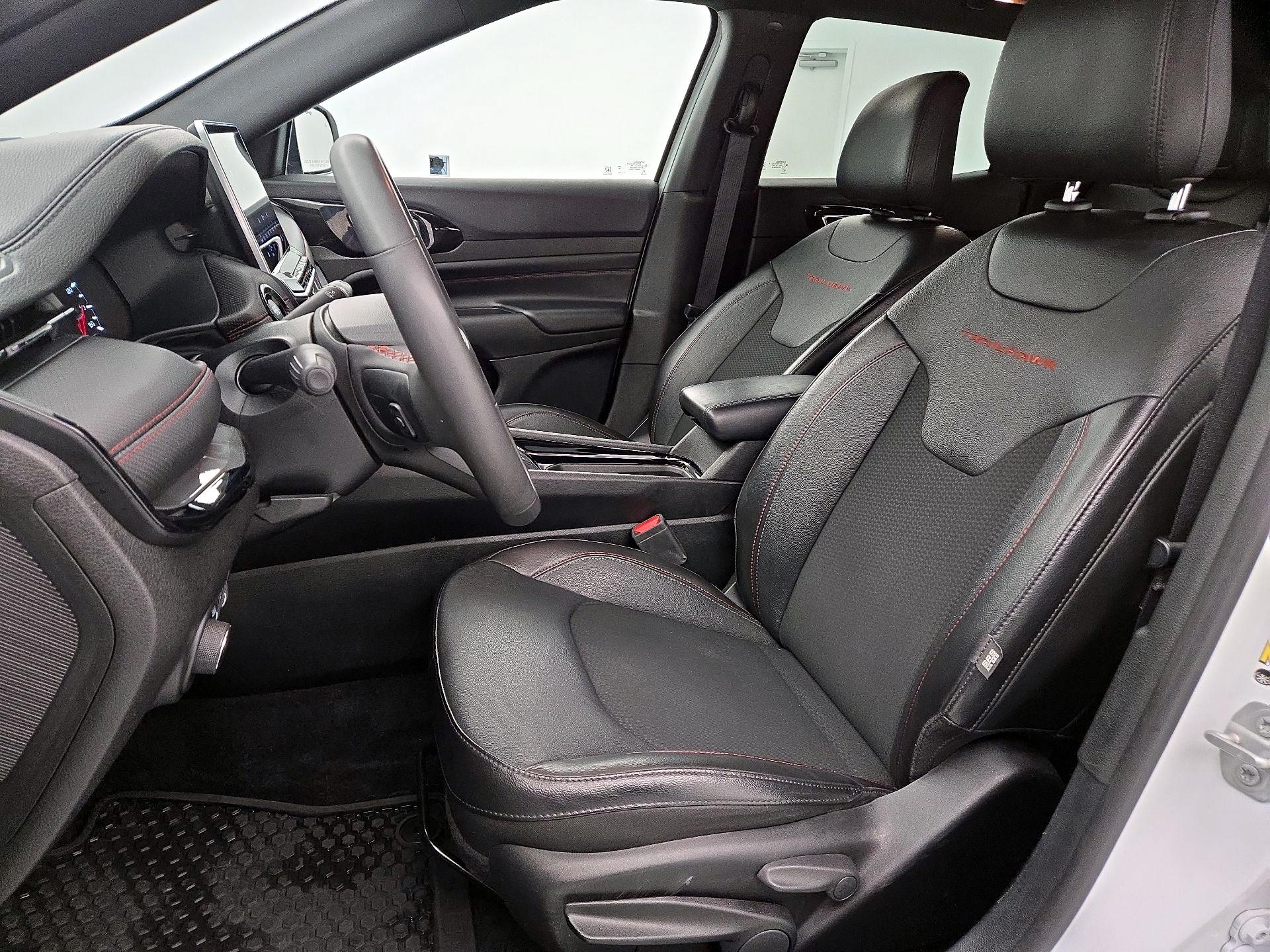 Thumbnail: 2023 Jeep Compass - 11