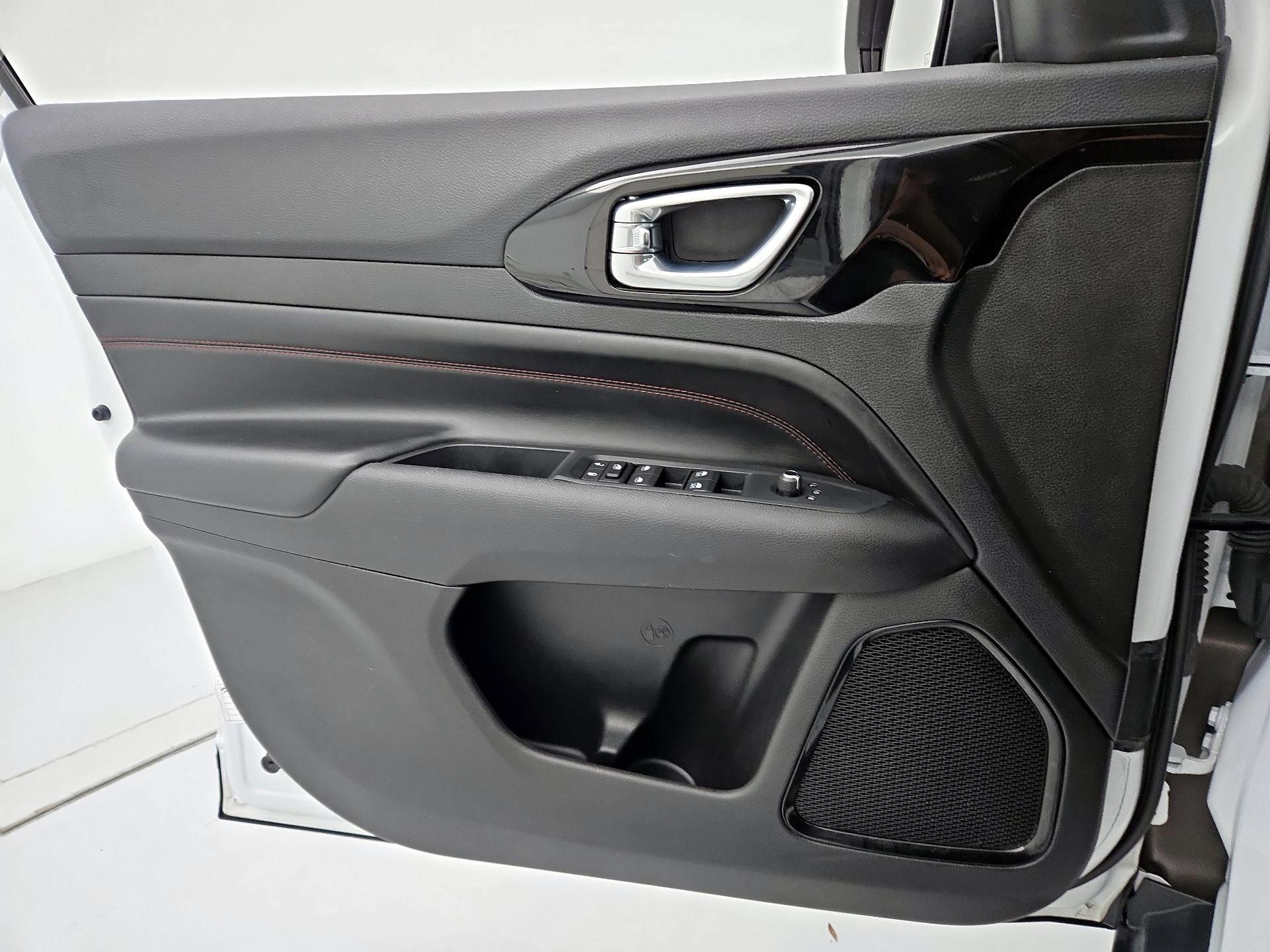 Thumbnail: 2023 Jeep Compass - 12