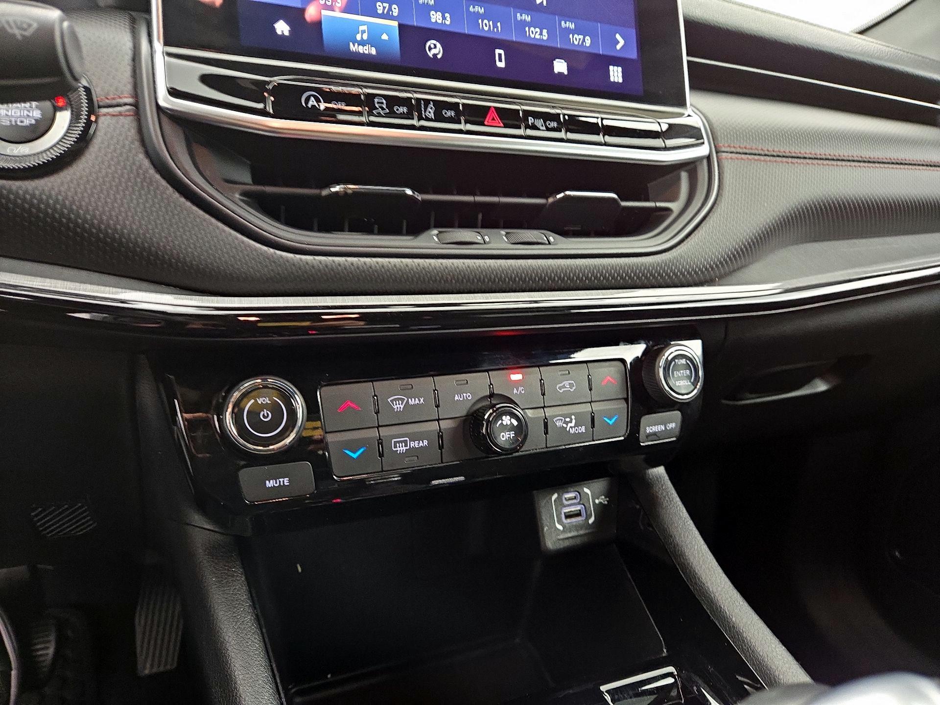 Thumbnail: 2023 Jeep Compass - 16