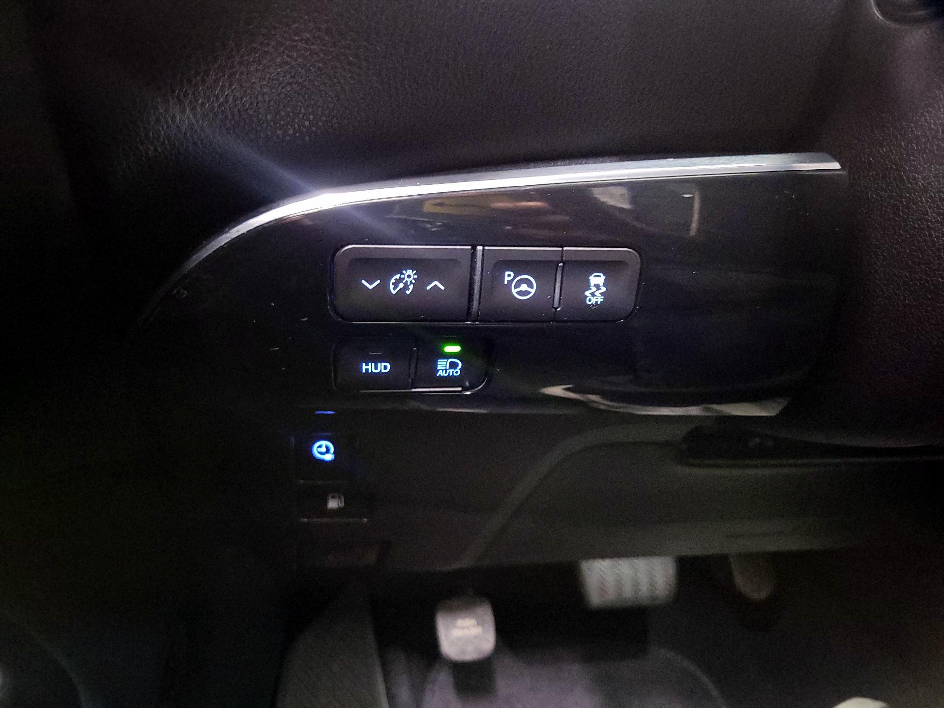 Thumbnail: 2019 Toyota Prius Prime - 13