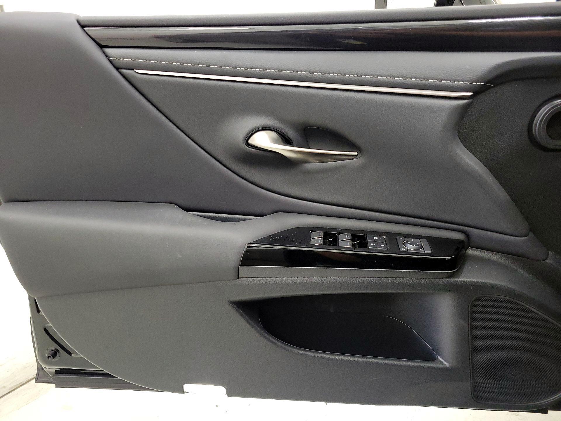 Thumbnail: 2024 Lexus ES - 12