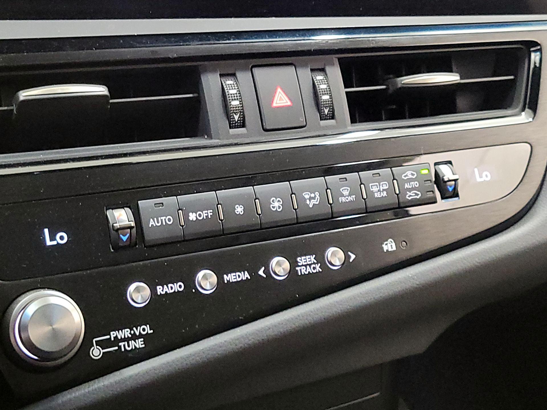 Thumbnail: 2024 Lexus ES - 16