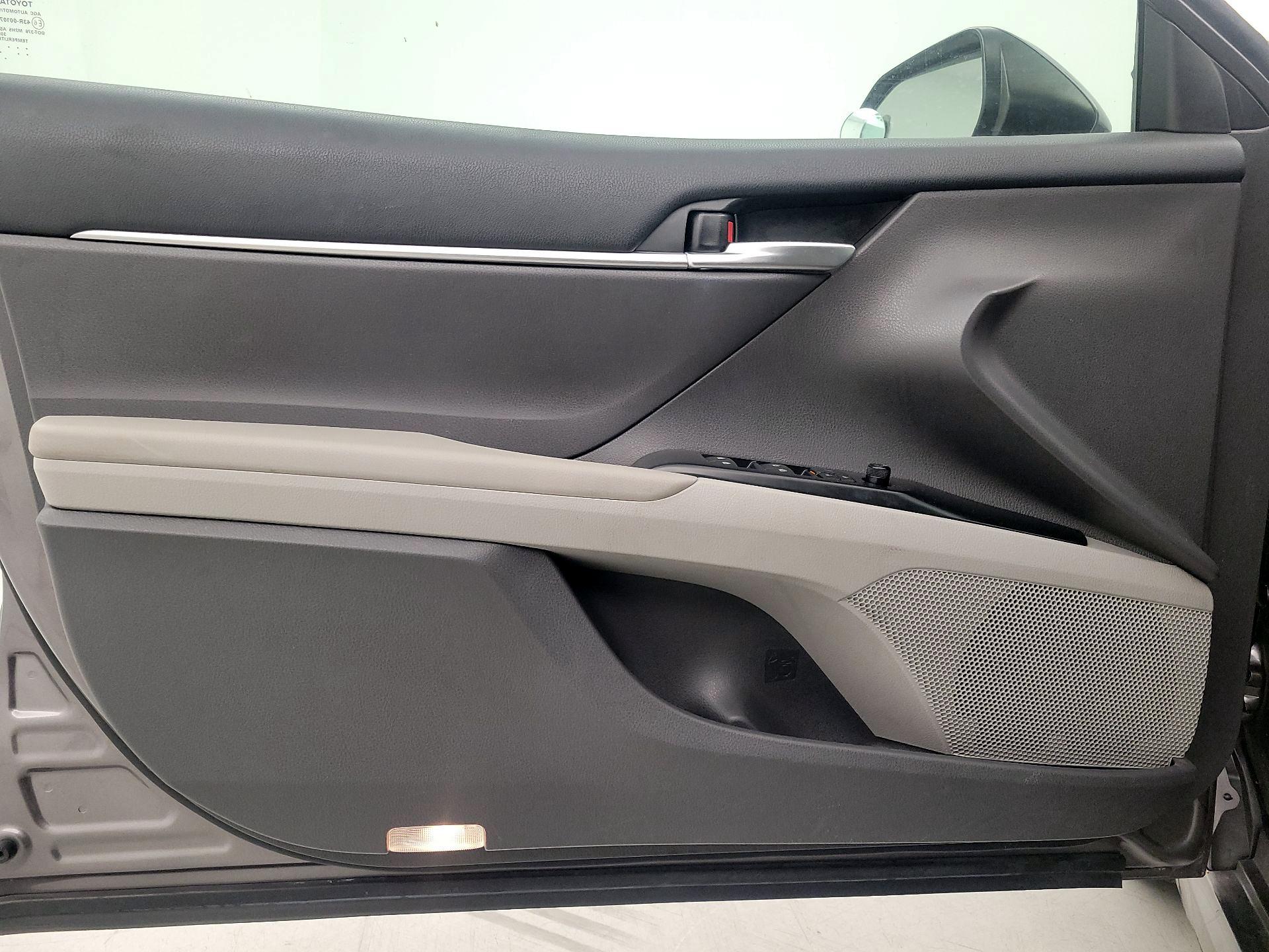 Thumbnail: 2018 Toyota Camry - 12