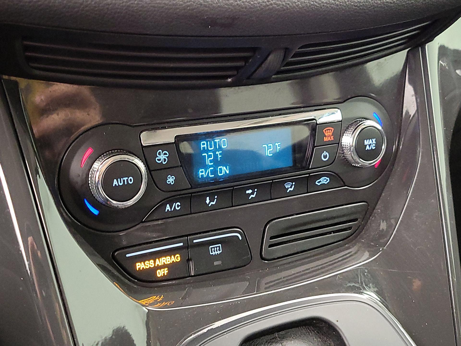 Thumbnail: 2016 Ford Escape - 17
