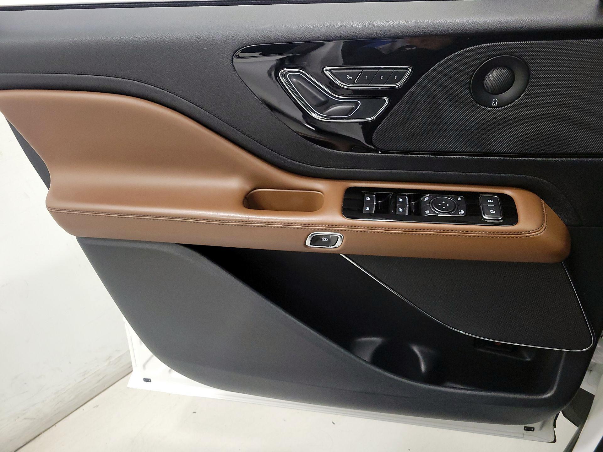 Thumbnail: 2020 Lincoln Aviator - 12