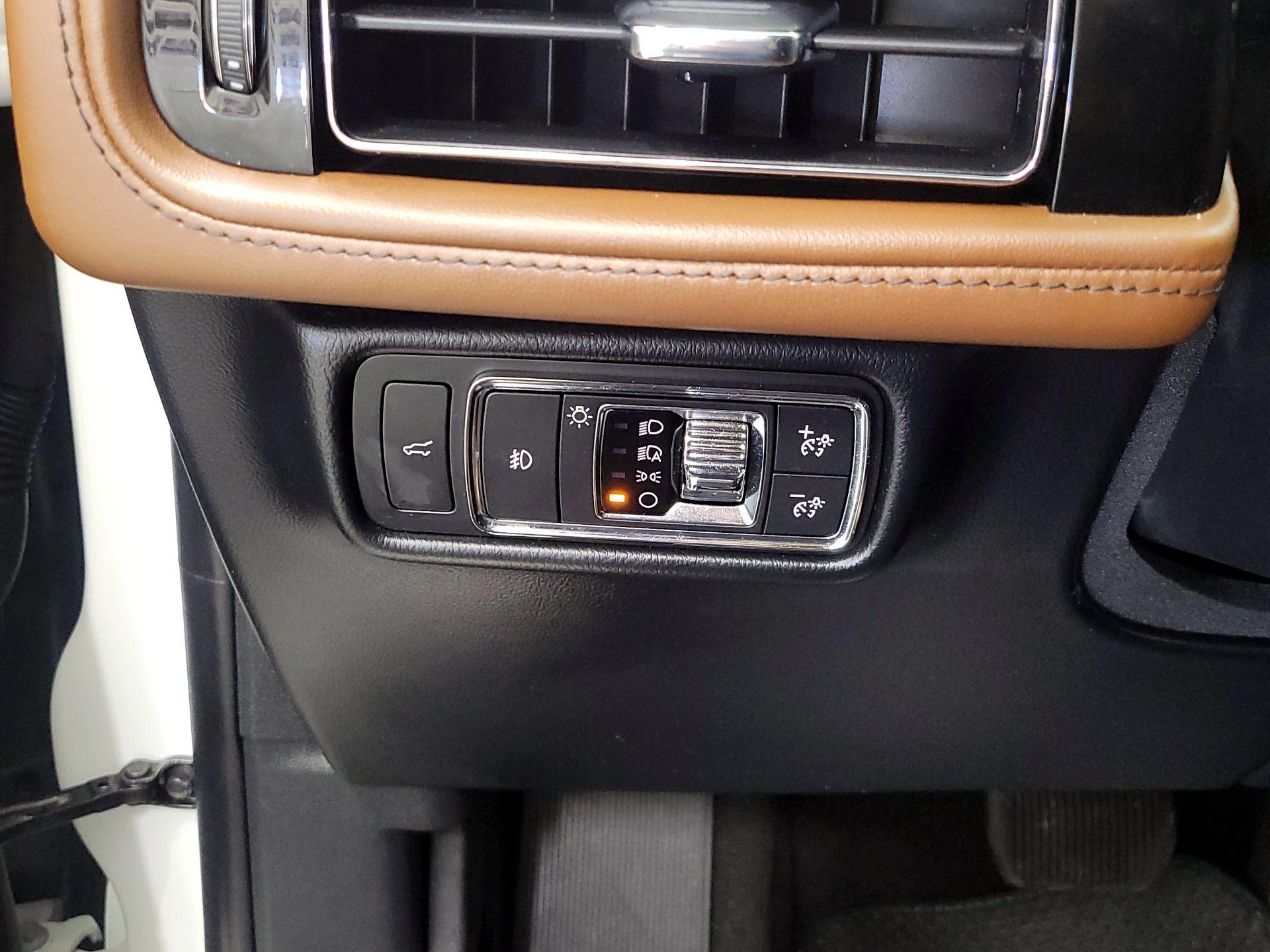 Thumbnail: 2020 Lincoln Aviator - 13