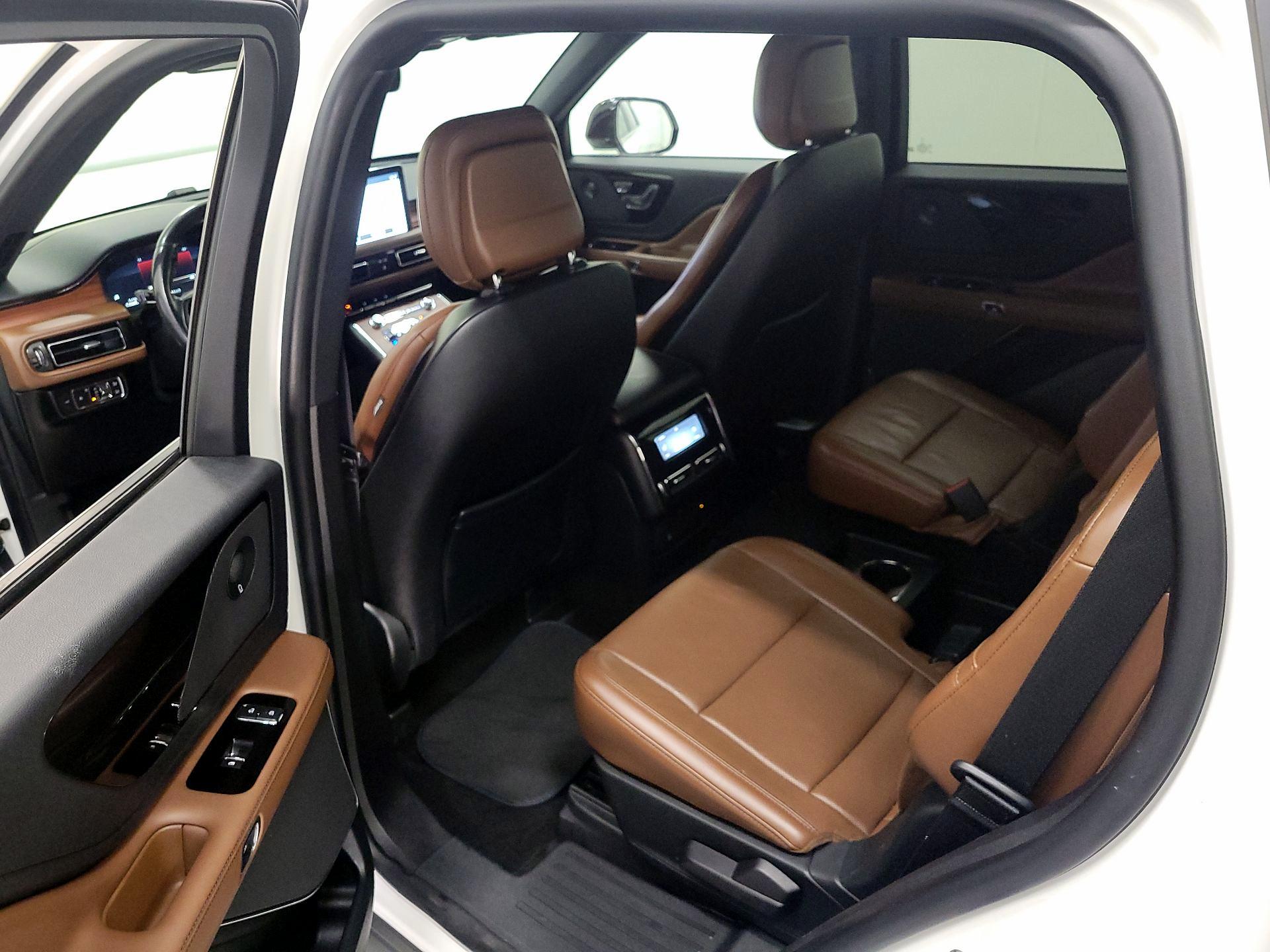 Thumbnail: 2020 Lincoln Aviator - 19