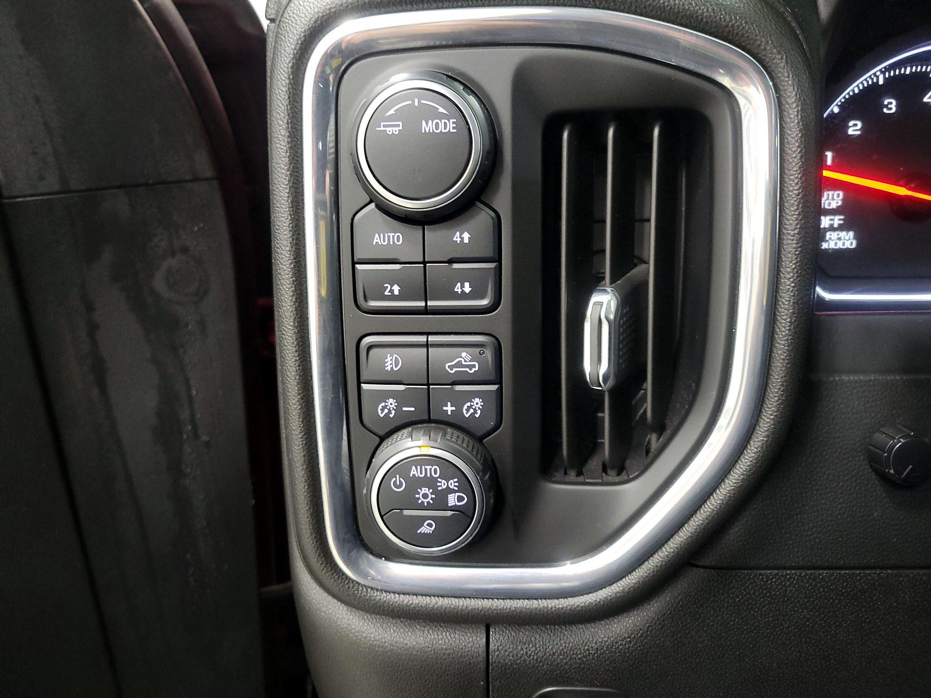 Thumbnail: 2020 Chevrolet Silverado 1500 - 13