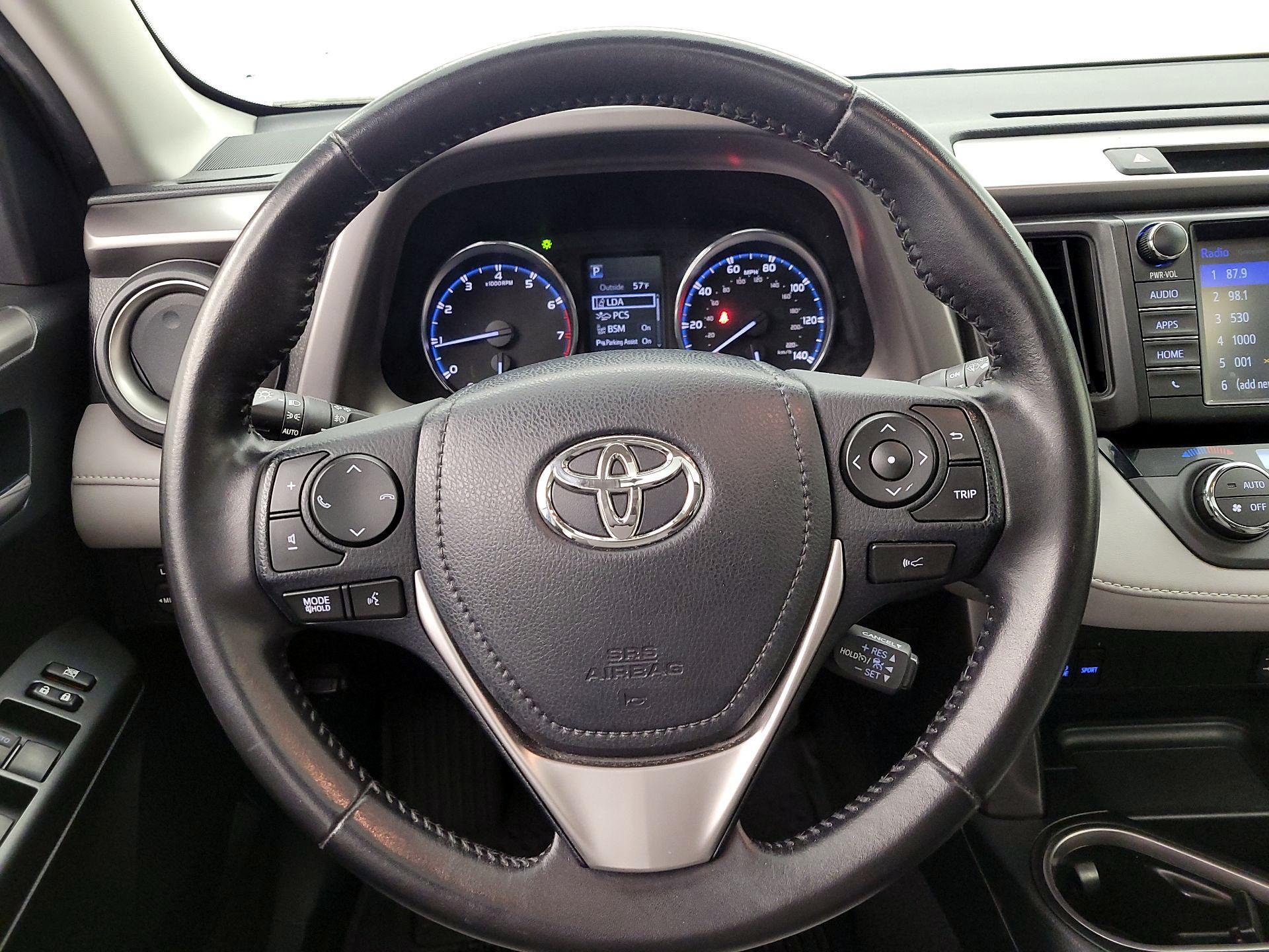 Thumbnail: 2016 Toyota RAV4 - 10