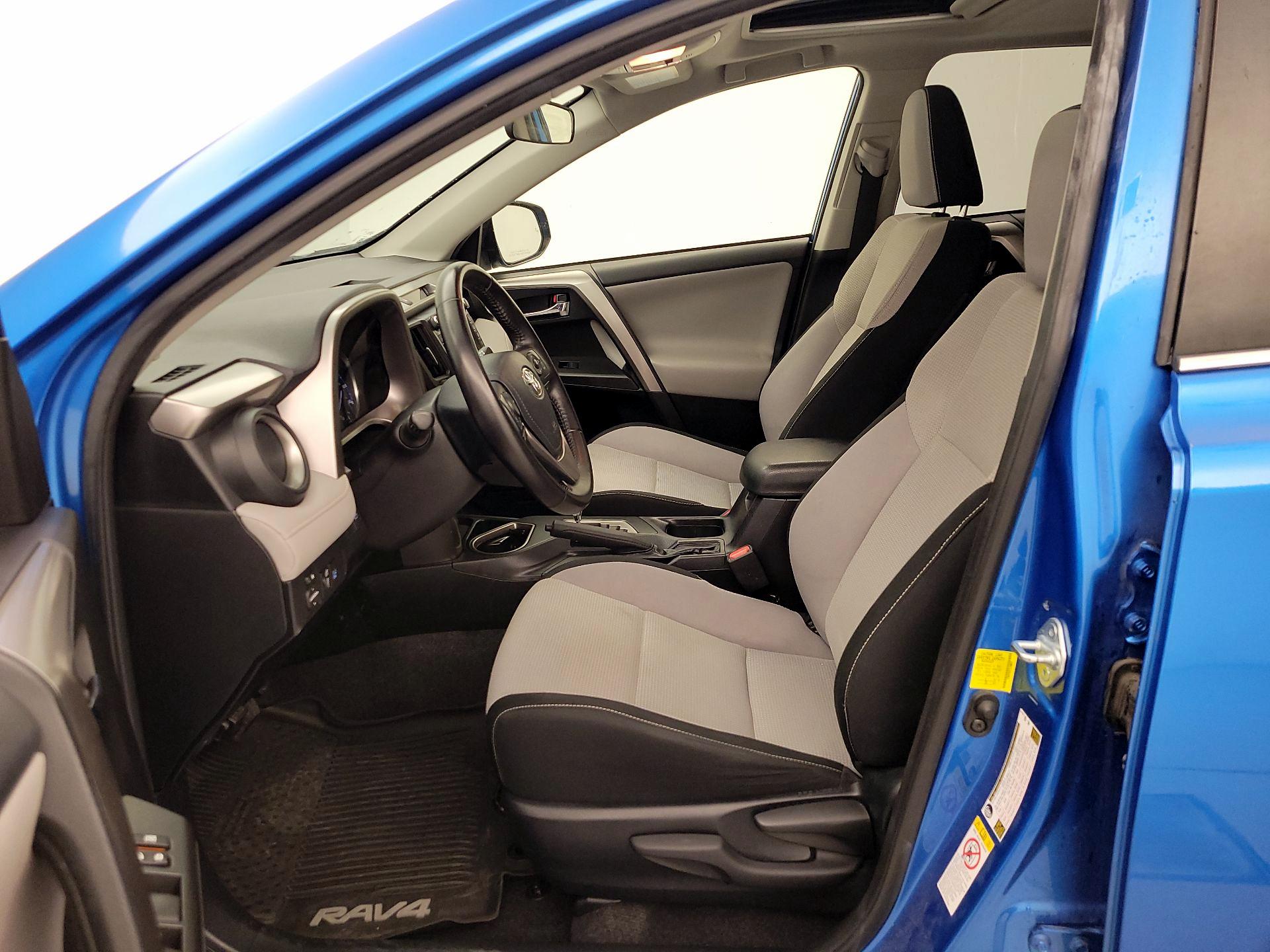 Thumbnail: 2016 Toyota RAV4 - 11