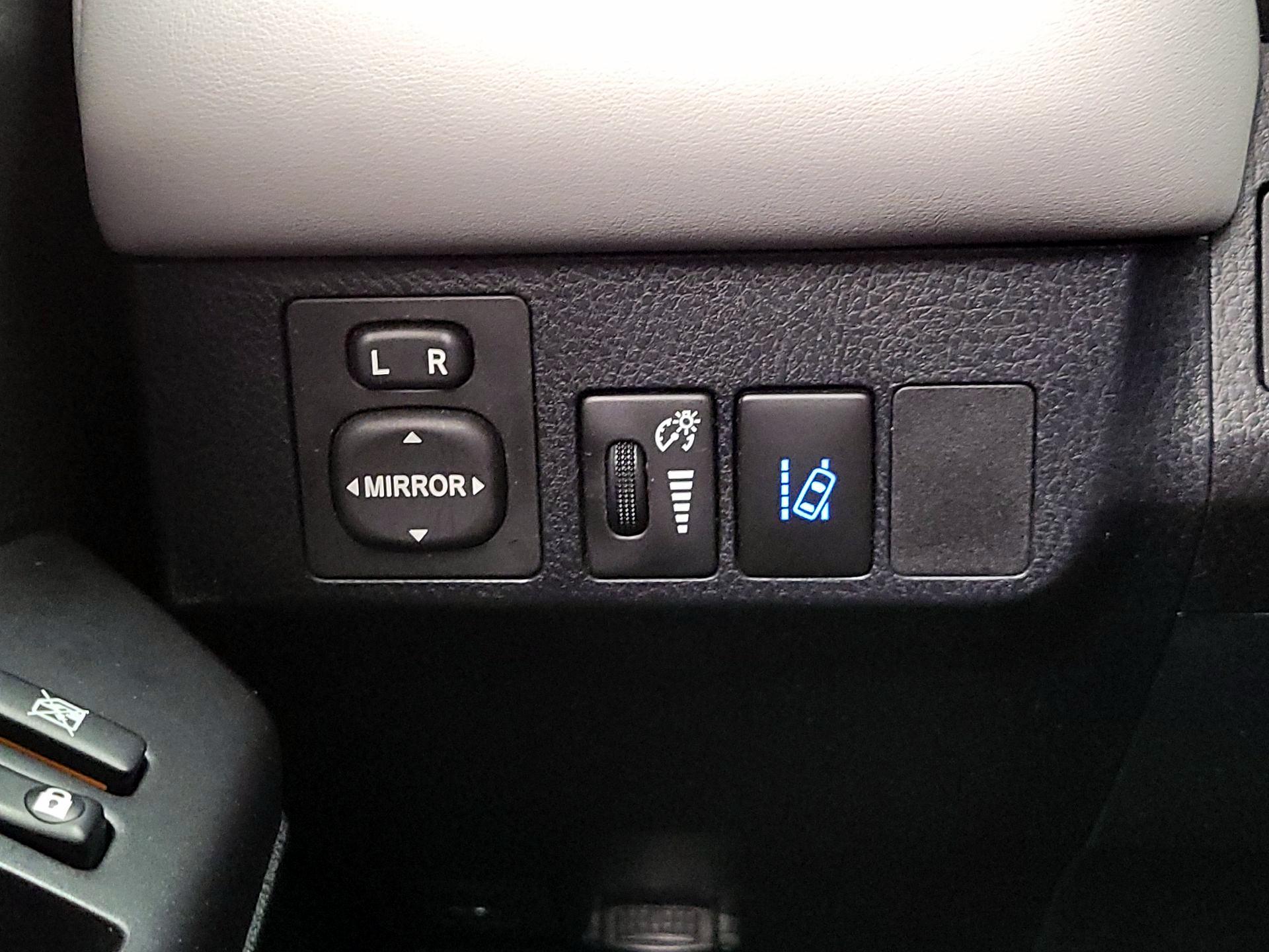Thumbnail: 2016 Toyota RAV4 - 13