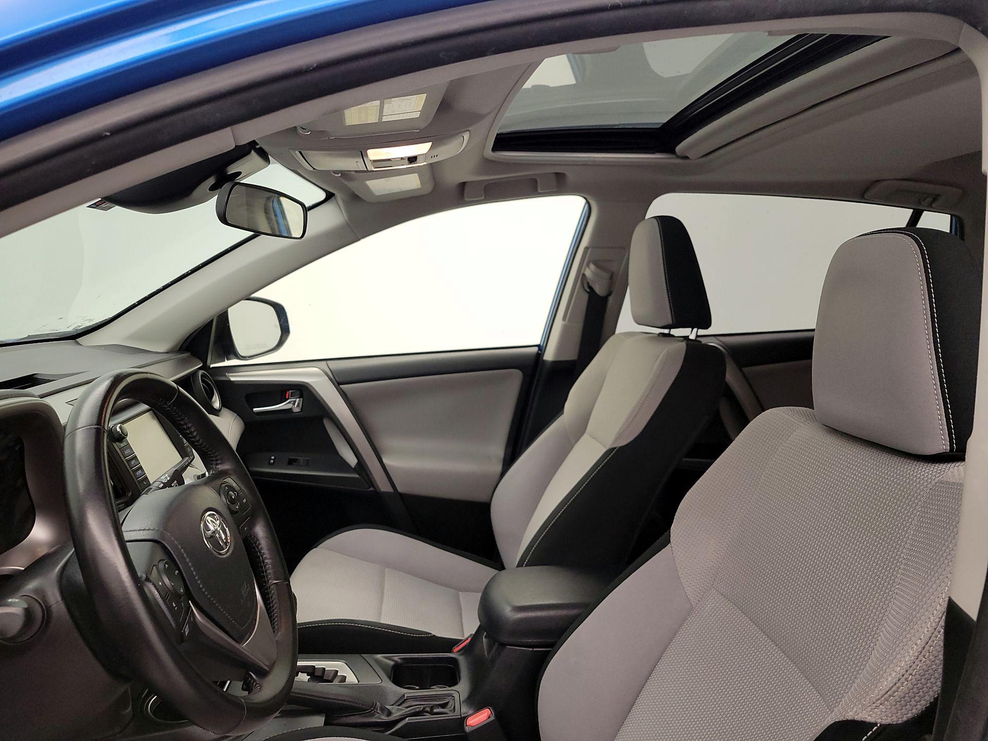 Thumbnail: 2016 Toyota RAV4 - 19