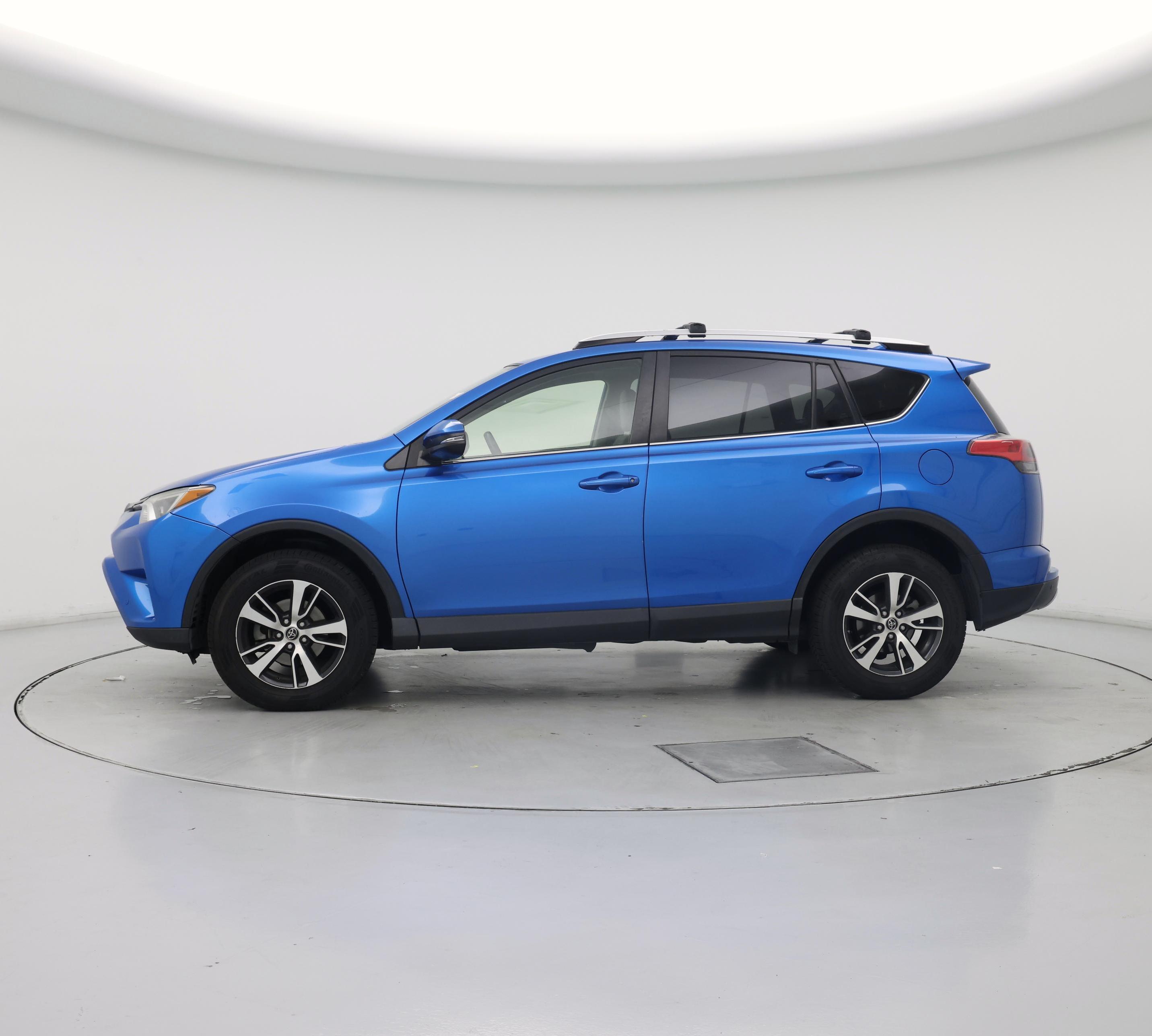 Thumbnail: 2016 Toyota RAV4 - 3