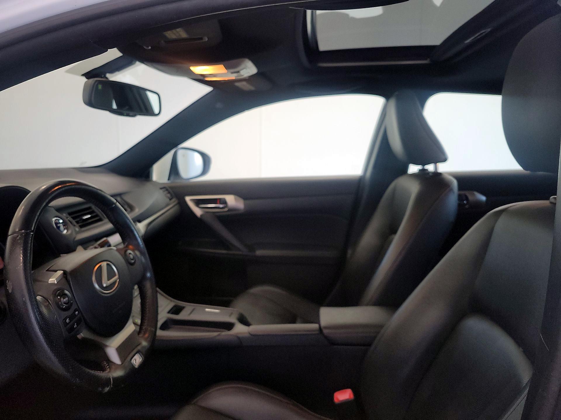 Thumbnail: 2015 Lexus CT - 18