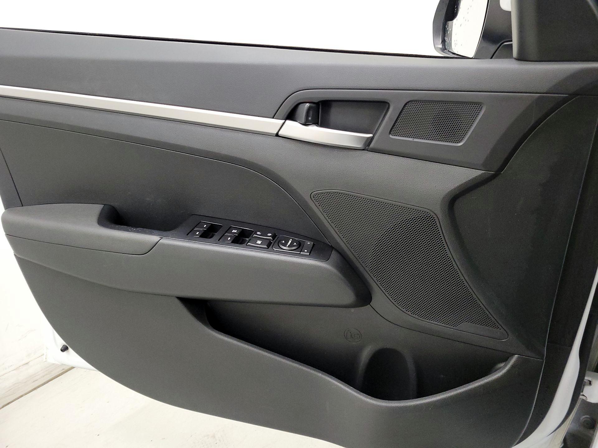 Thumbnail: 2019 Hyundai Elantra - 12