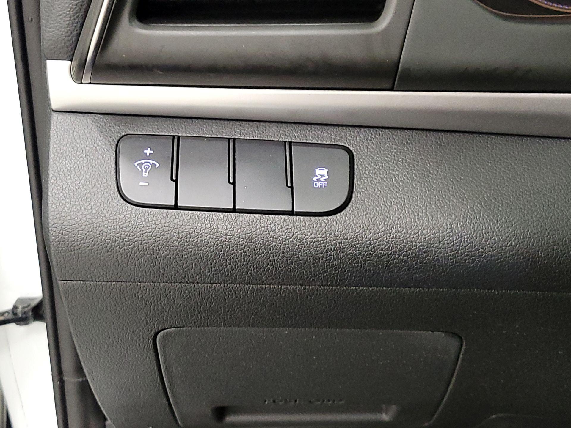 Thumbnail: 2019 Hyundai Elantra - 13