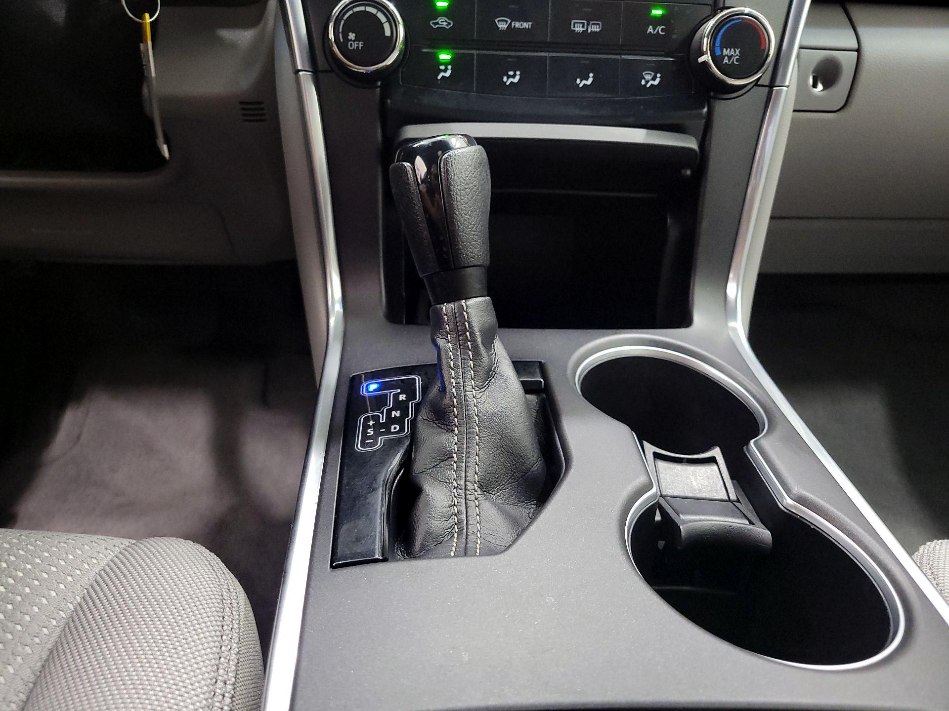 Thumbnail: 2015 Toyota Camry - 17