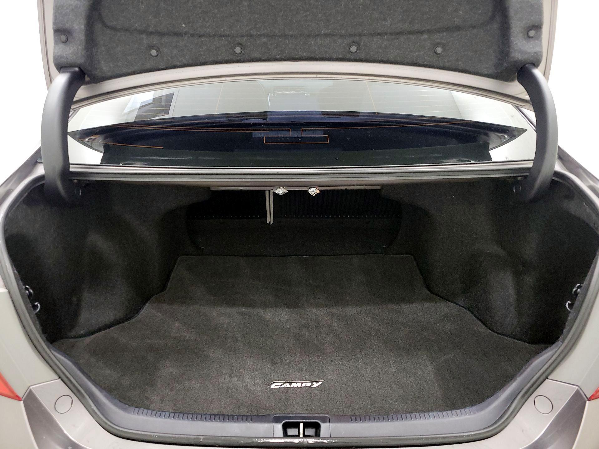 Thumbnail: 2015 Toyota Camry - 20