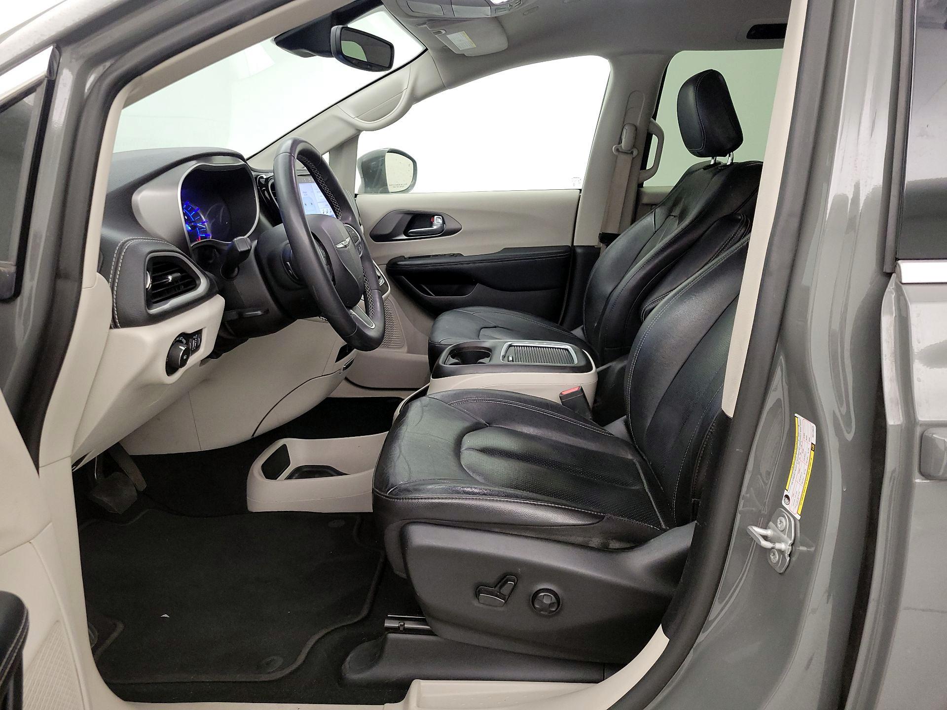 Thumbnail: 2022 Chrysler Pacifica - 11