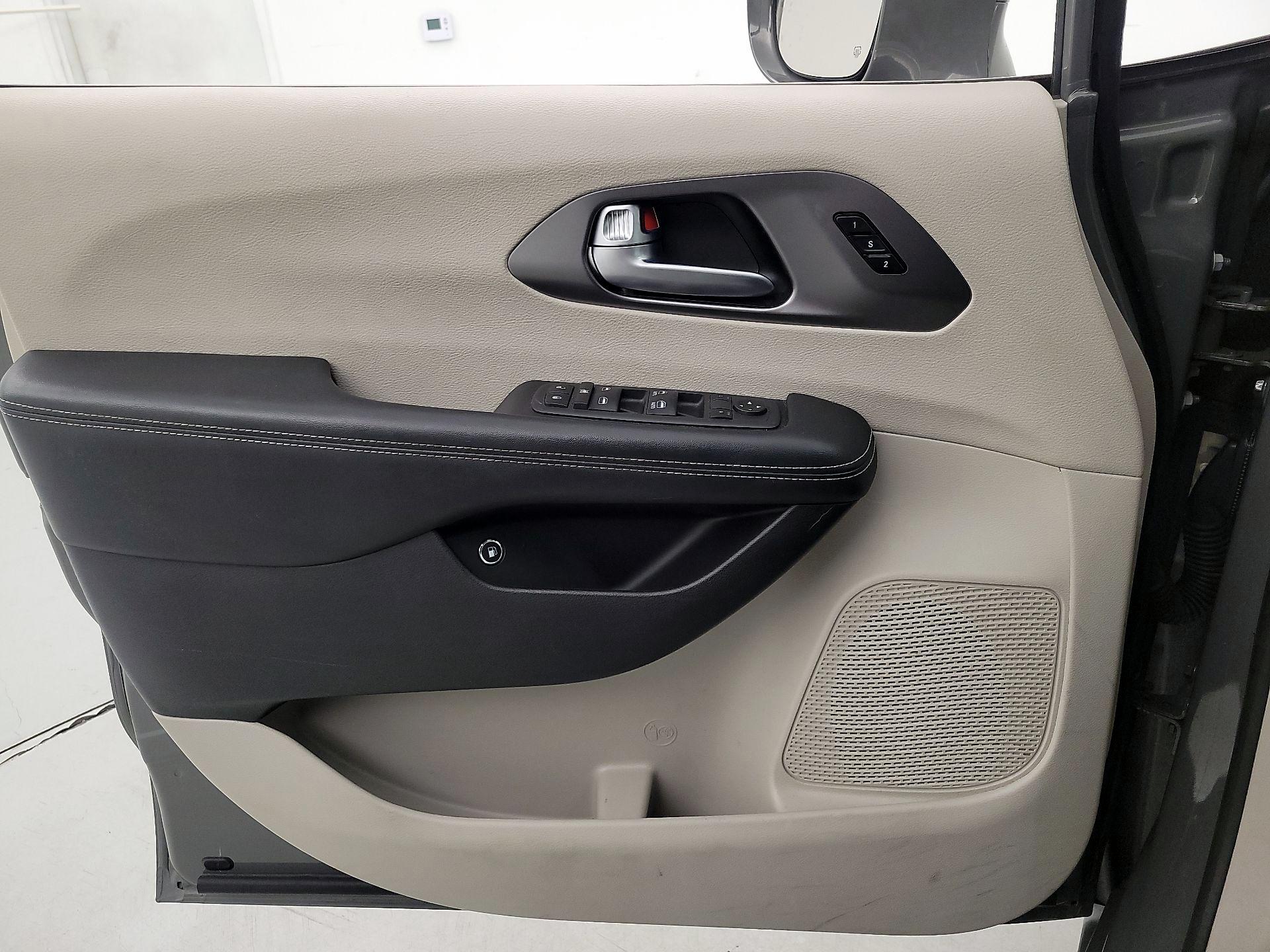 Thumbnail: 2022 Chrysler Pacifica - 12