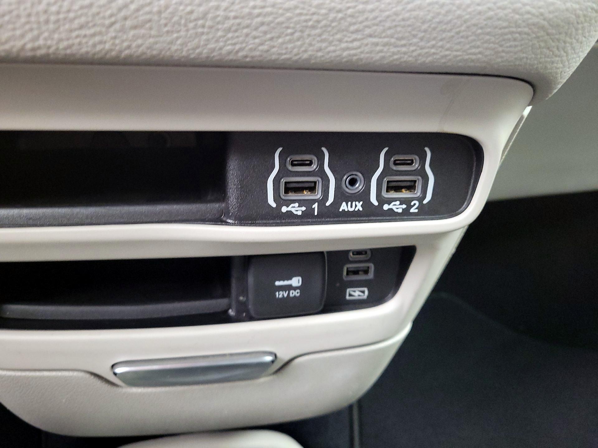 Thumbnail: 2022 Chrysler Pacifica - 18