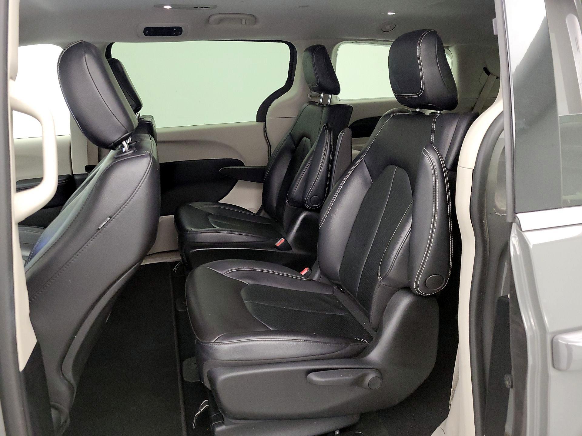 Thumbnail: 2022 Chrysler Pacifica - 19