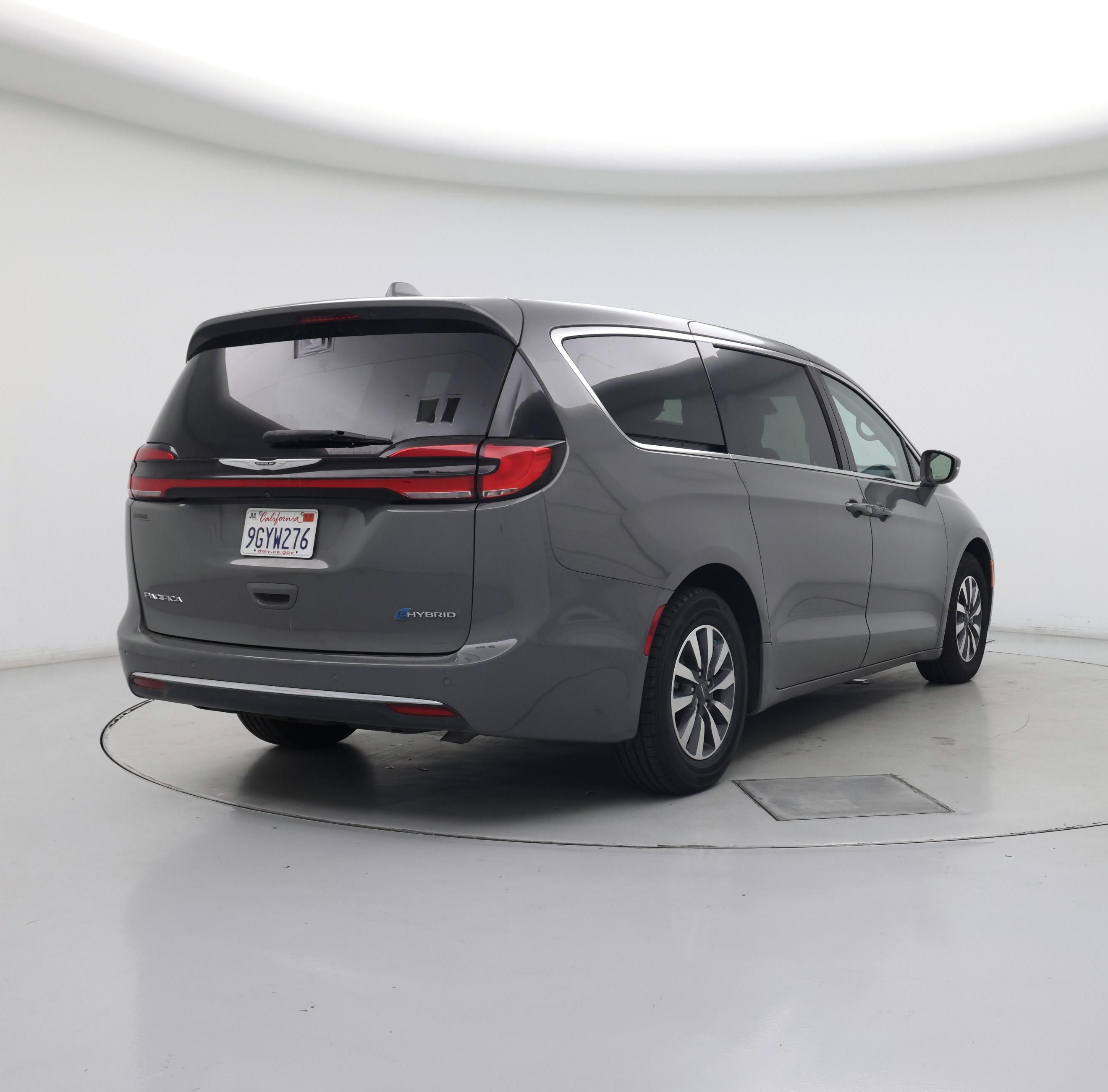 Thumbnail: 2022 Chrysler Pacifica - 8