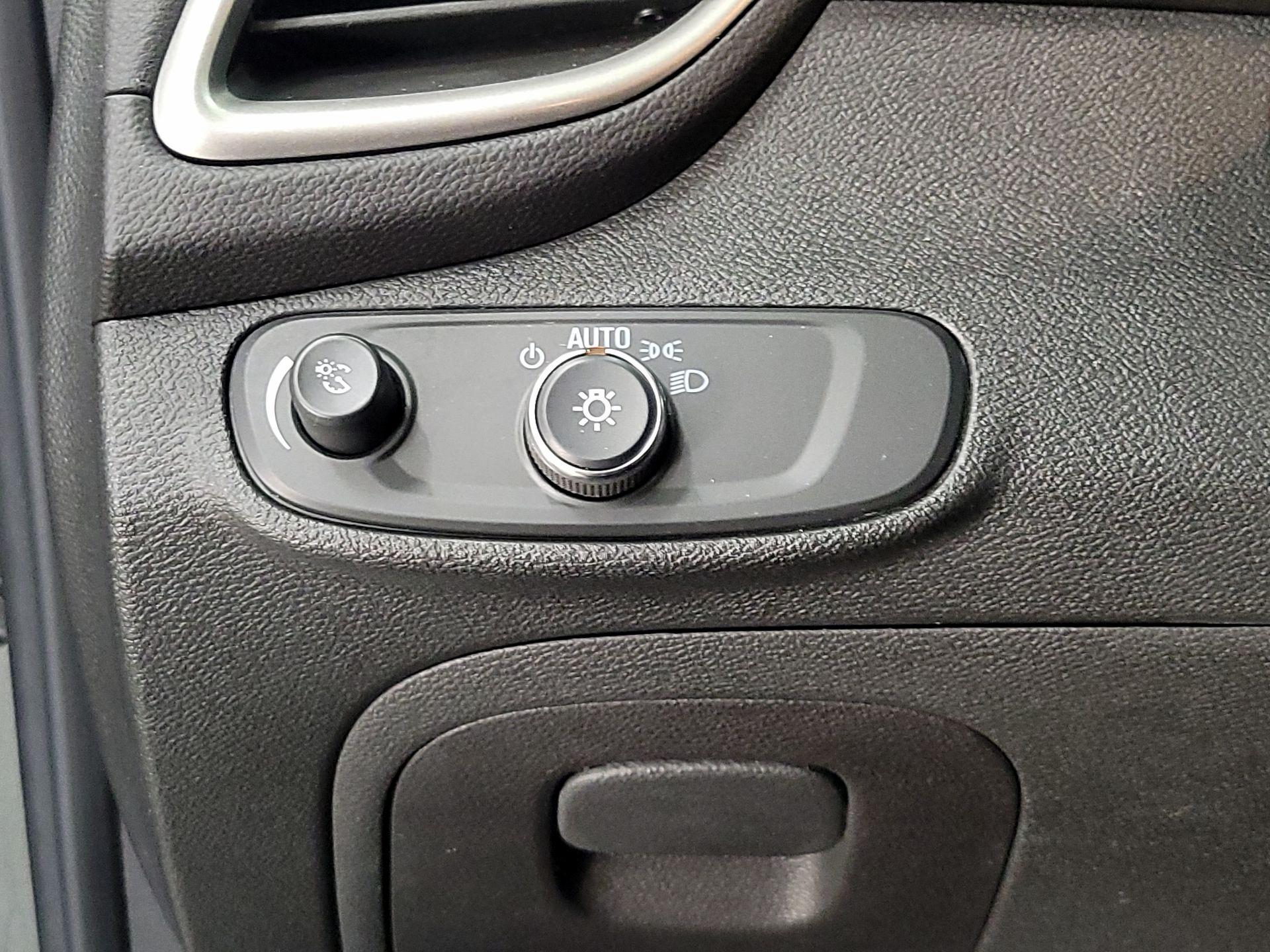 Thumbnail: 2020 Chevrolet Trax - 13